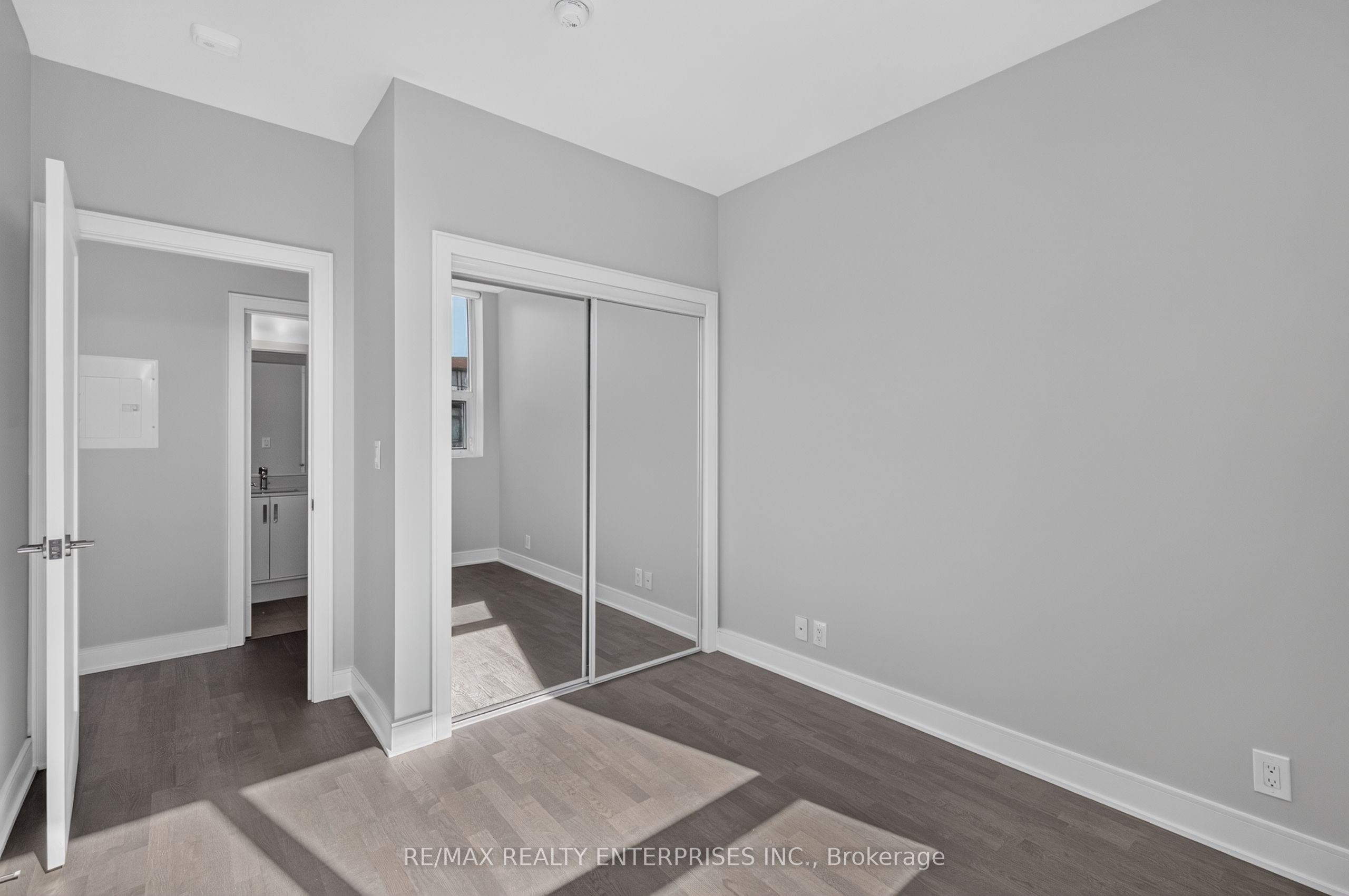 1575 Lakeshore Road W 457 Property Photo 16