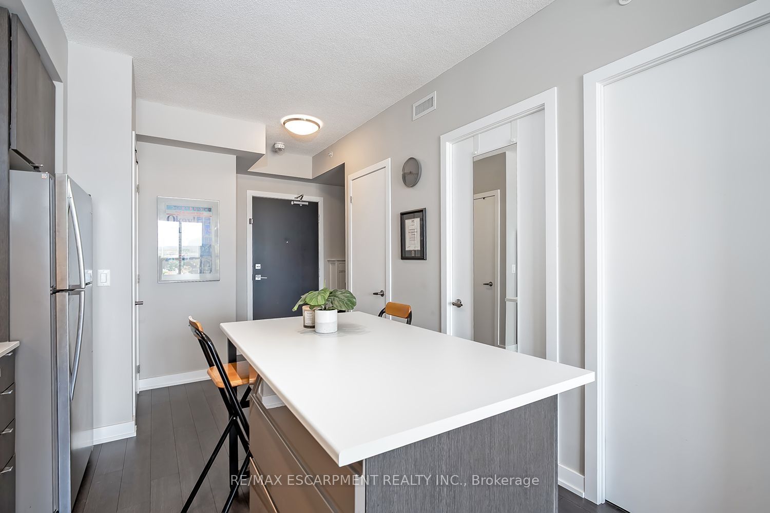 5240 Dundas Street 604 Property Photo 6