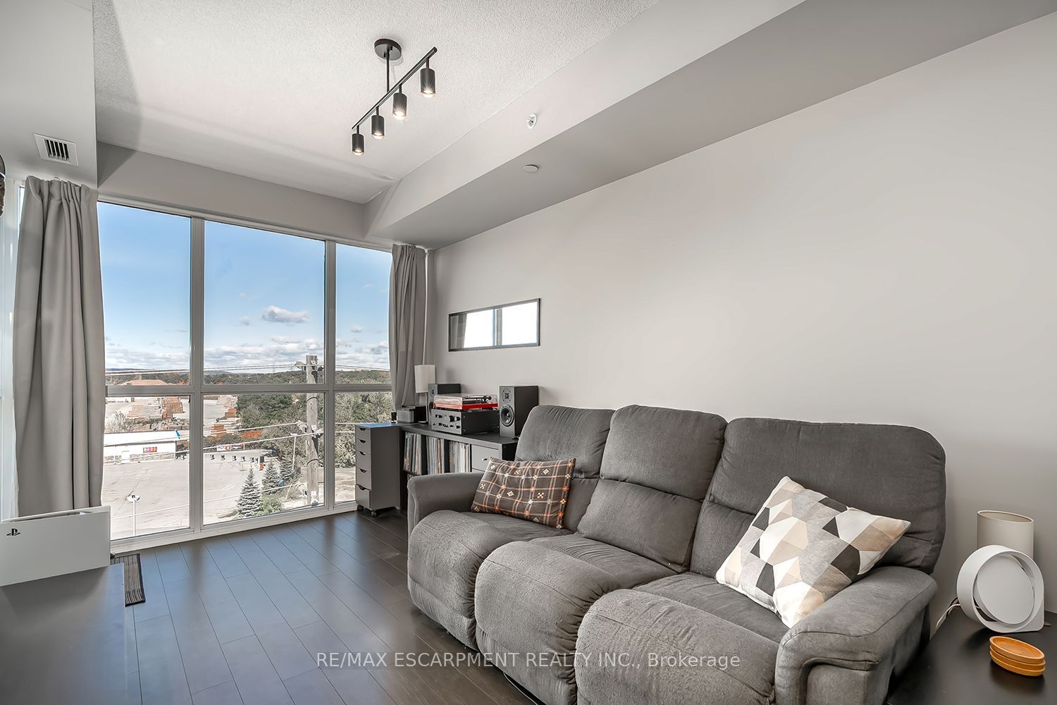 5240 Dundas Street 604 Property Photo 8