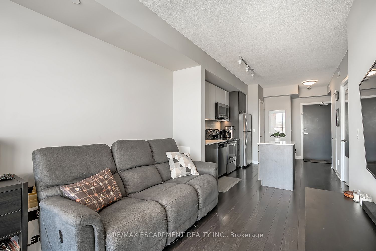 5240 Dundas Street 604 Property Photo 9