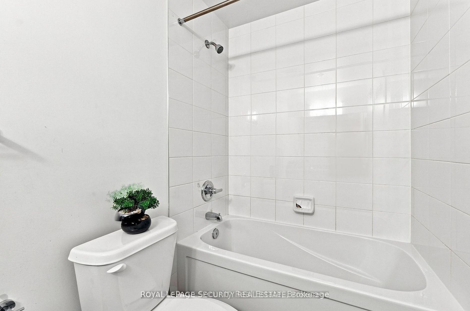 408 Browns Line 110 Property Photo 8