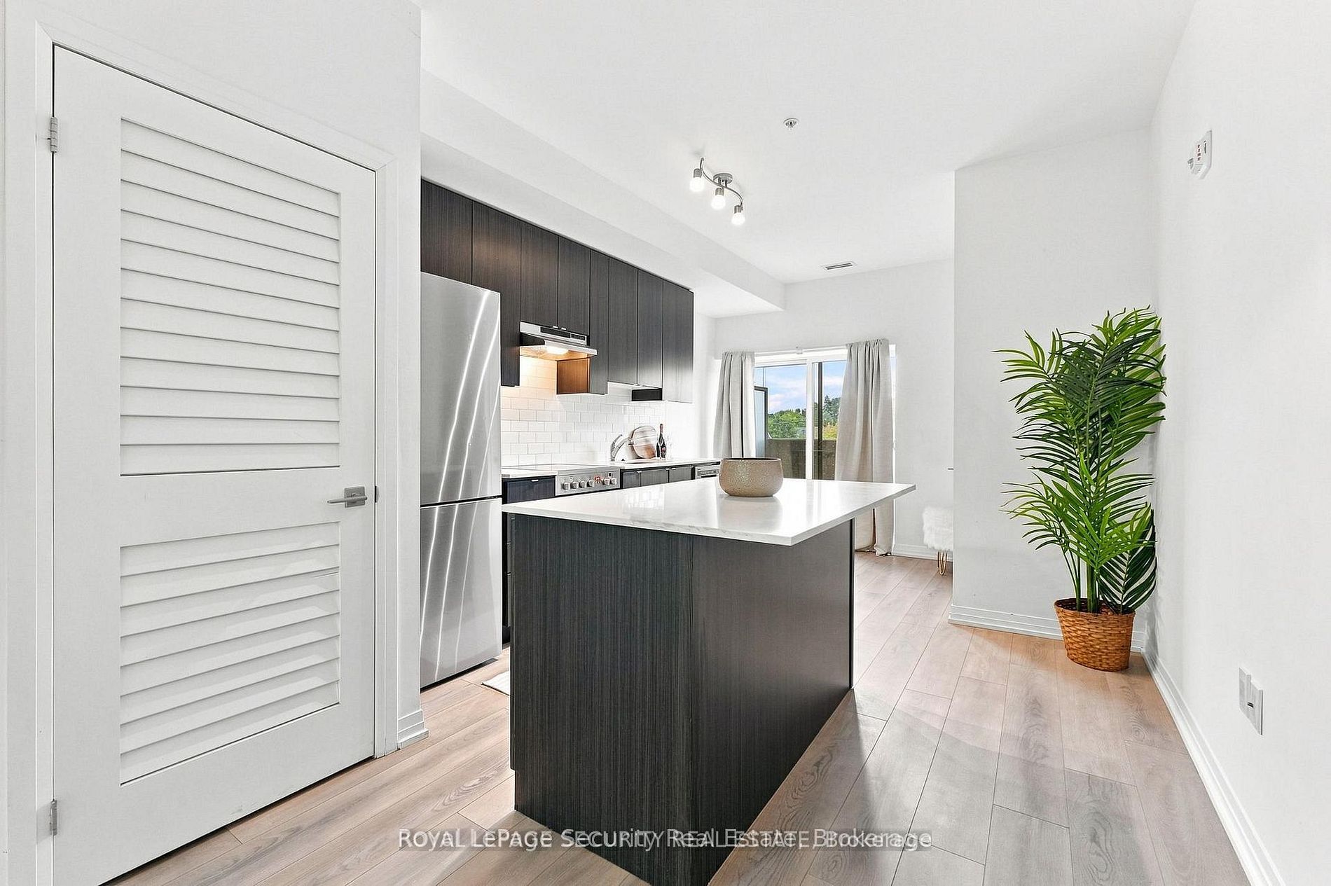 408 Browns Line 110 Property Photo 10