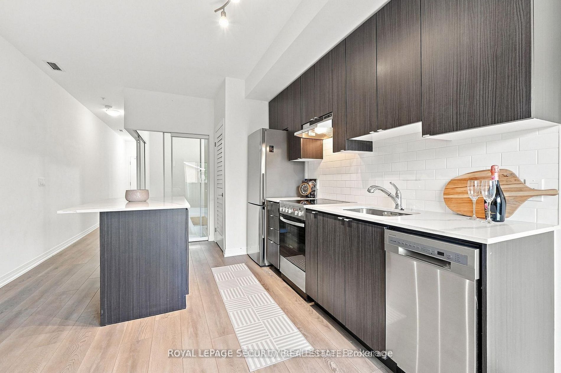 408 Browns Line 110 Property Photo 12