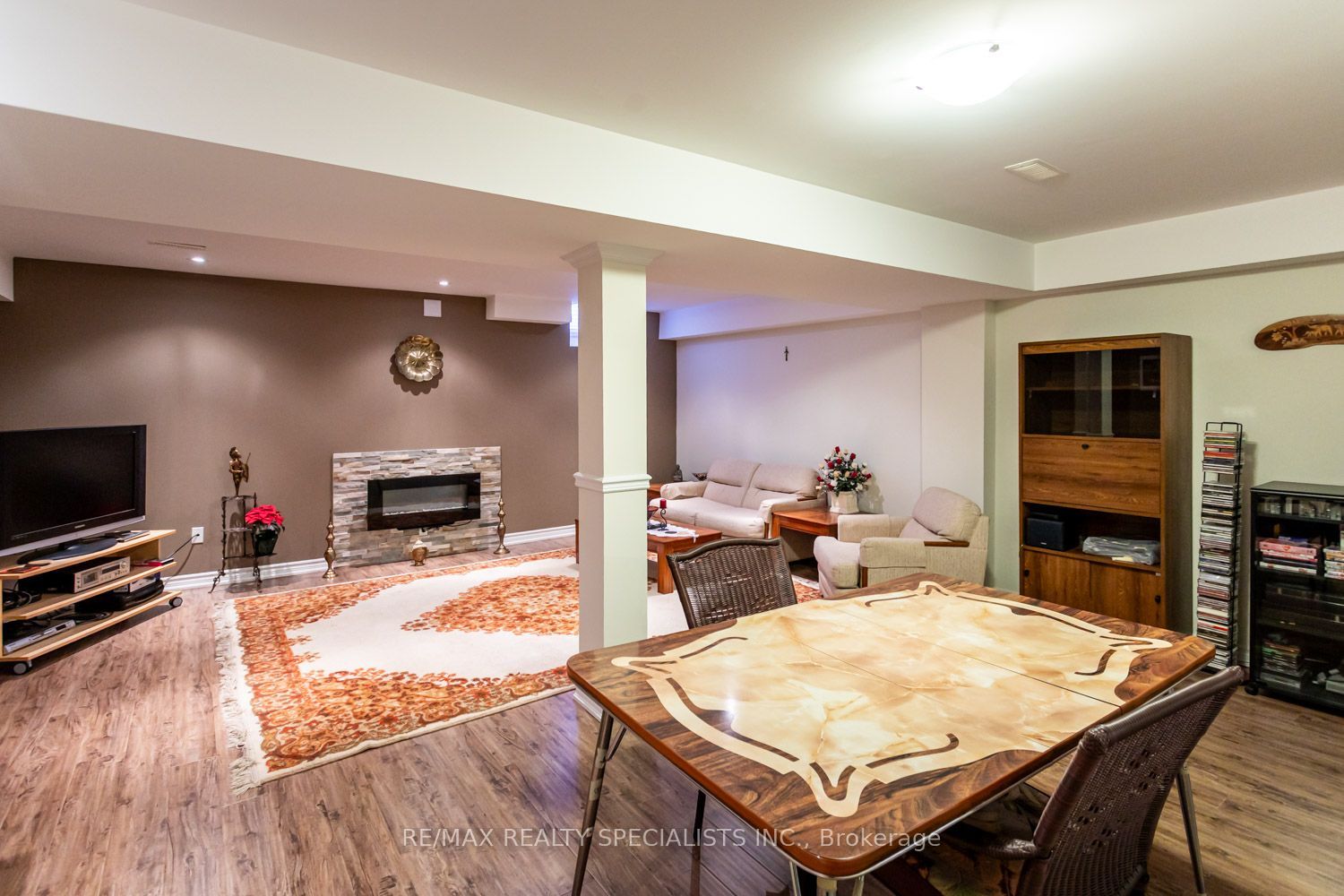 3428 Stoney Crescent Property Photo 2