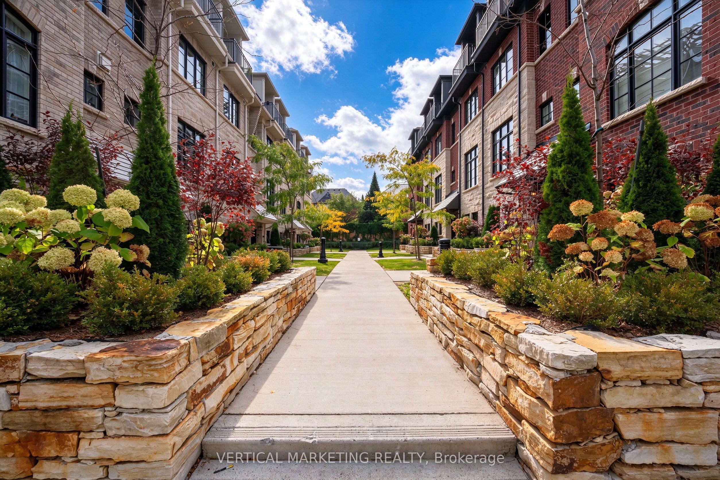 40 Lunar Crescent 72 Property Photo 2