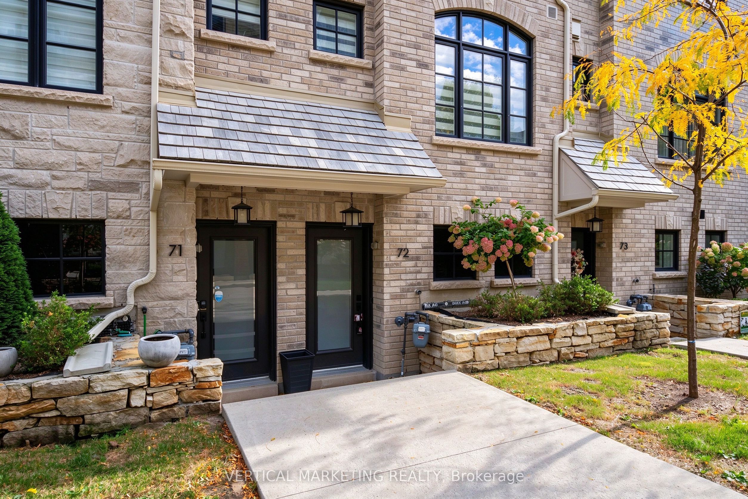40 Lunar Crescent 72 Property Photo 6