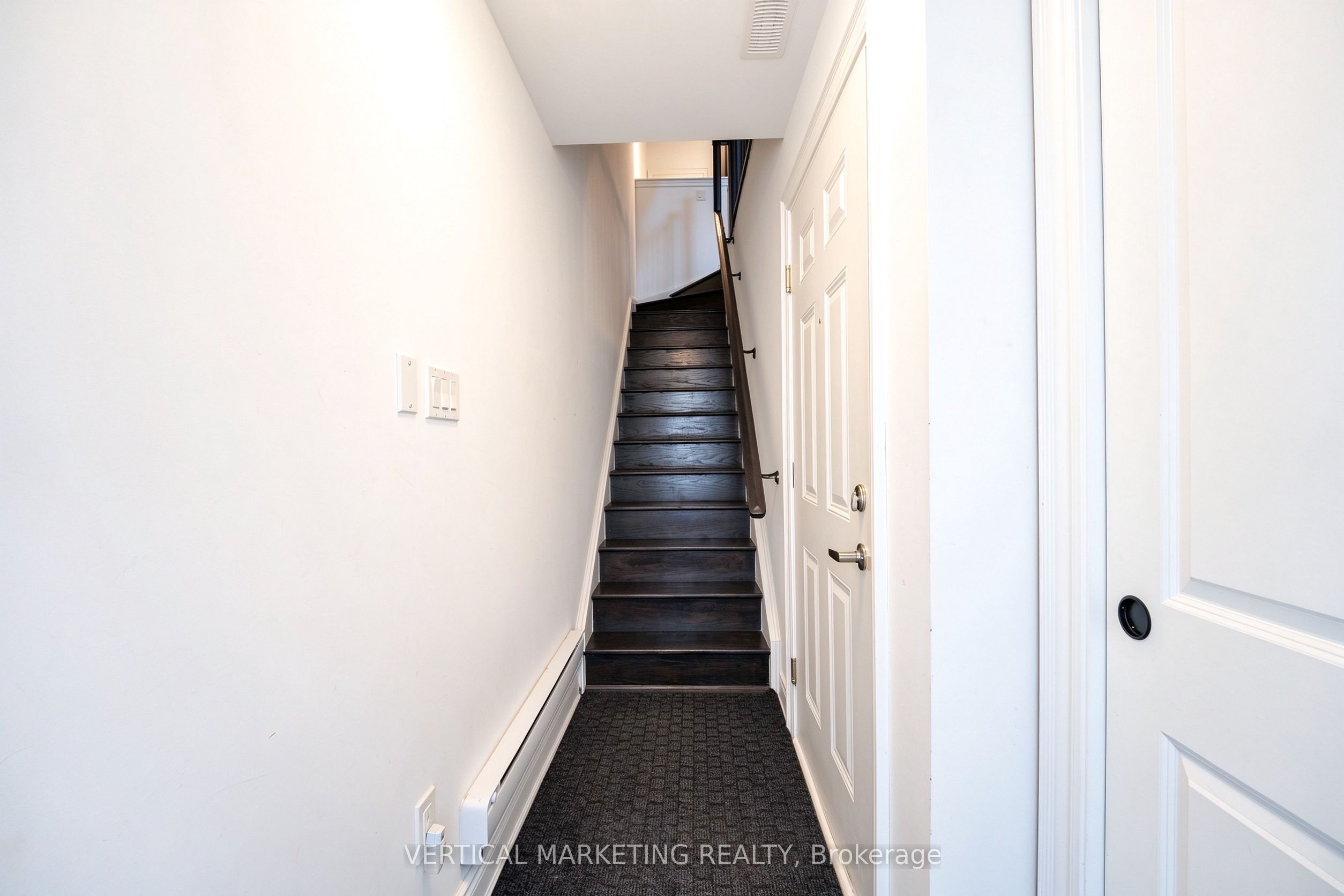 40 Lunar Crescent 72 Property Photo 8