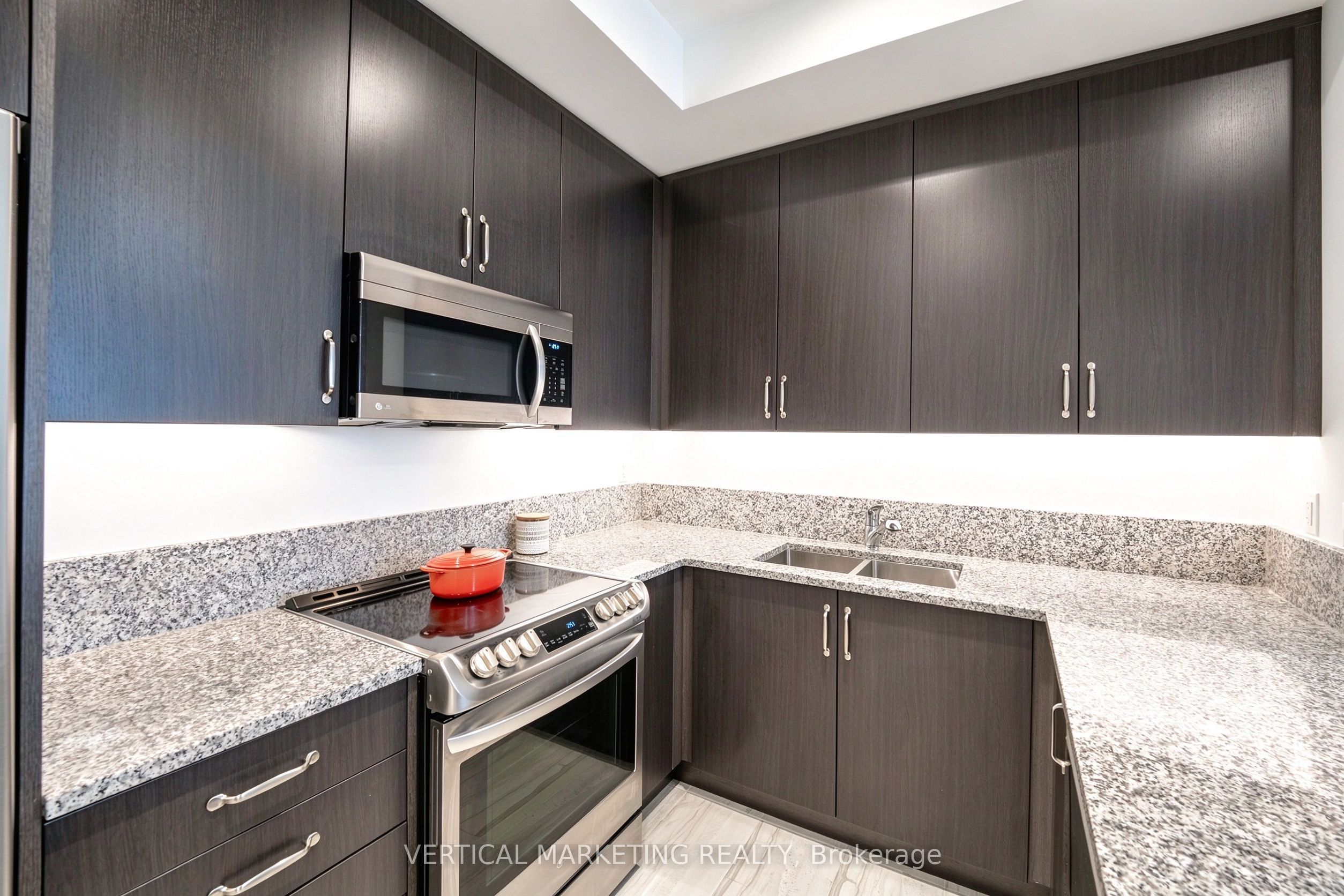 40 Lunar Crescent 72 Property Photo 17