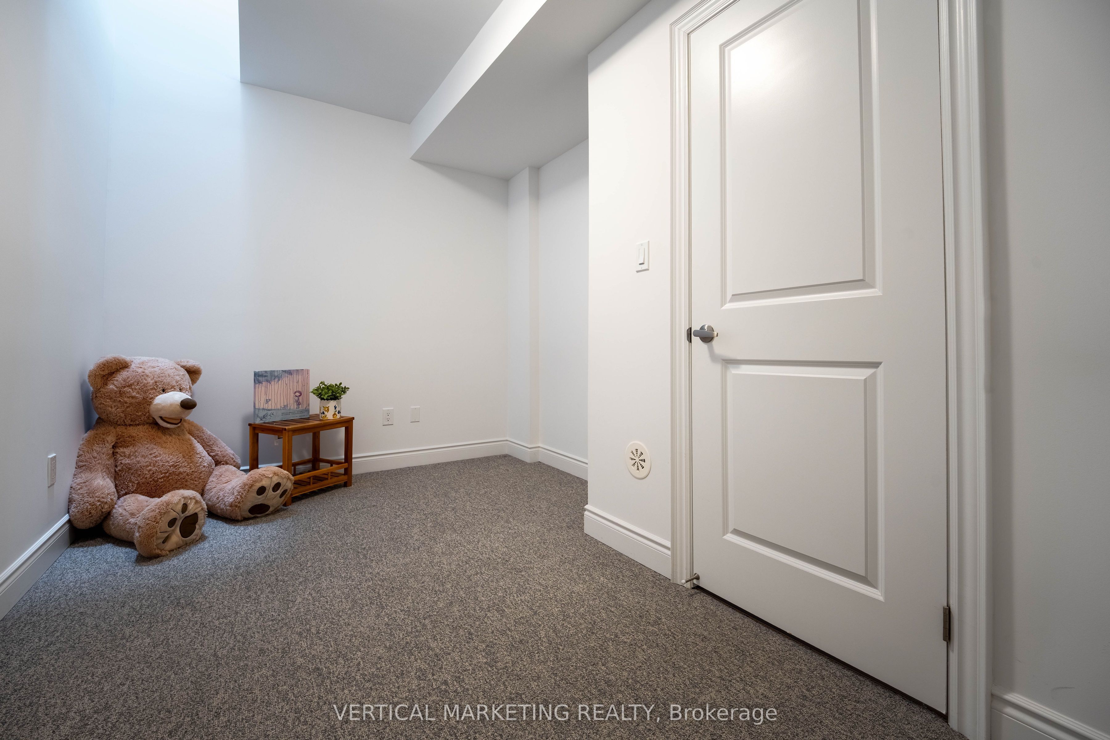 40 Lunar Crescent 72 Property Photo 27