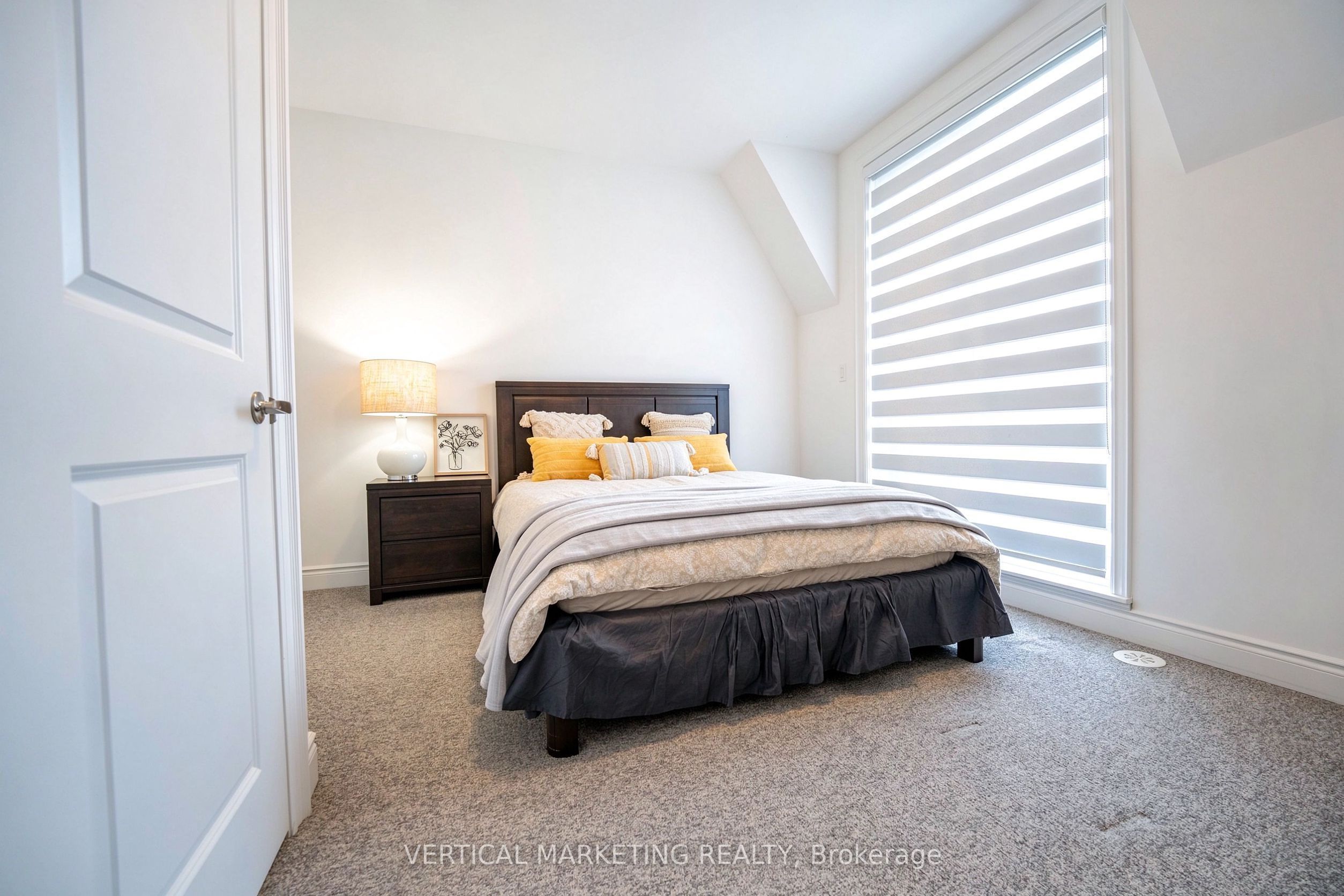 40 Lunar Crescent 72 Property Photo 34