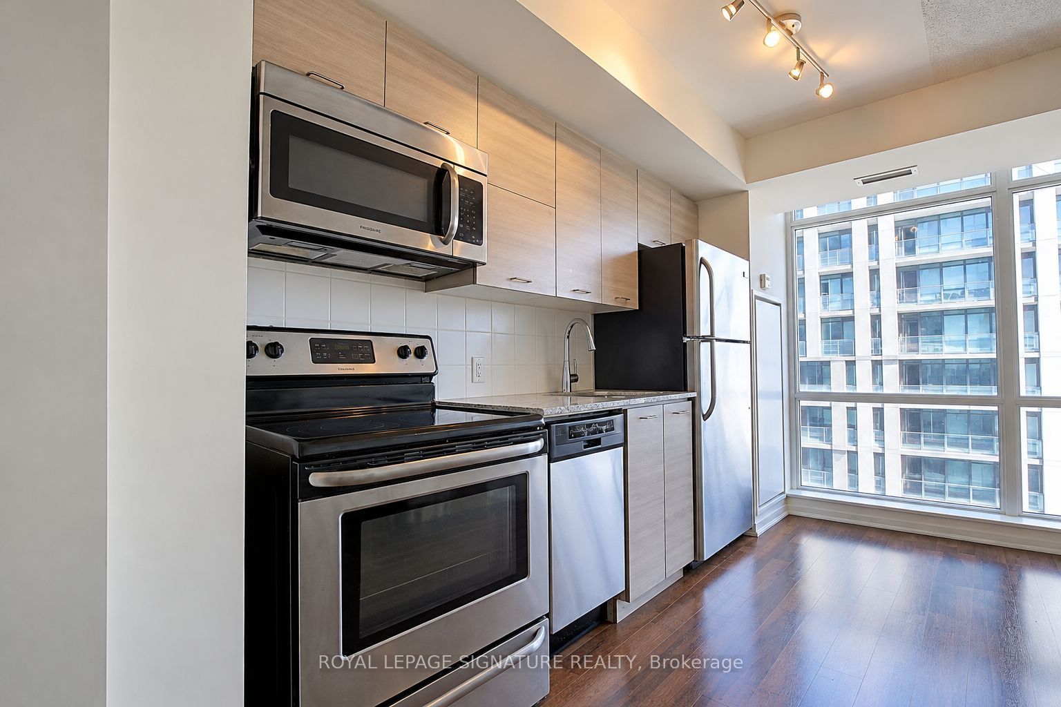 20 Joe Shuster Way 712 Property Photo 8