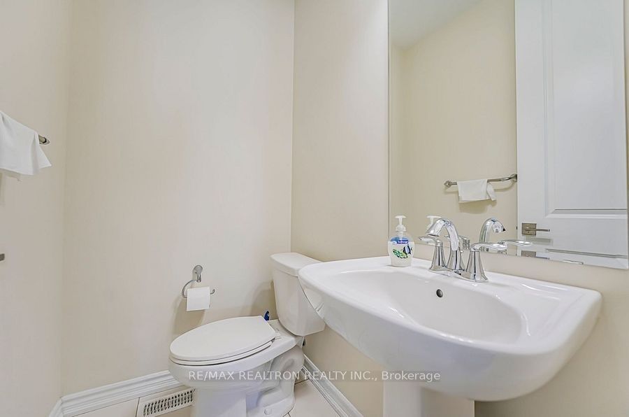 30 Vaudeville Drive Main Property Photo 9