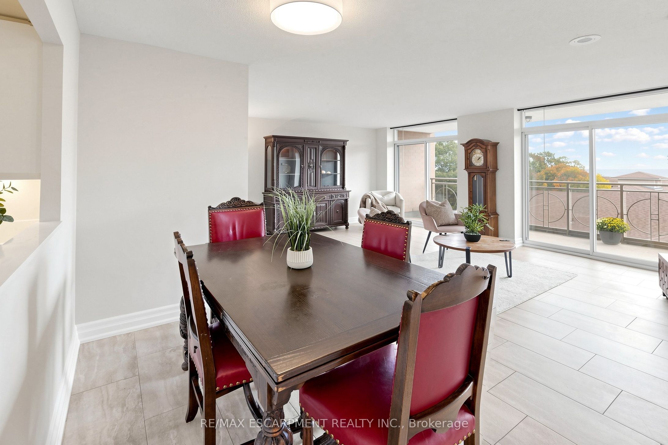 100 Burloak Drive 2416 Property Photo 14