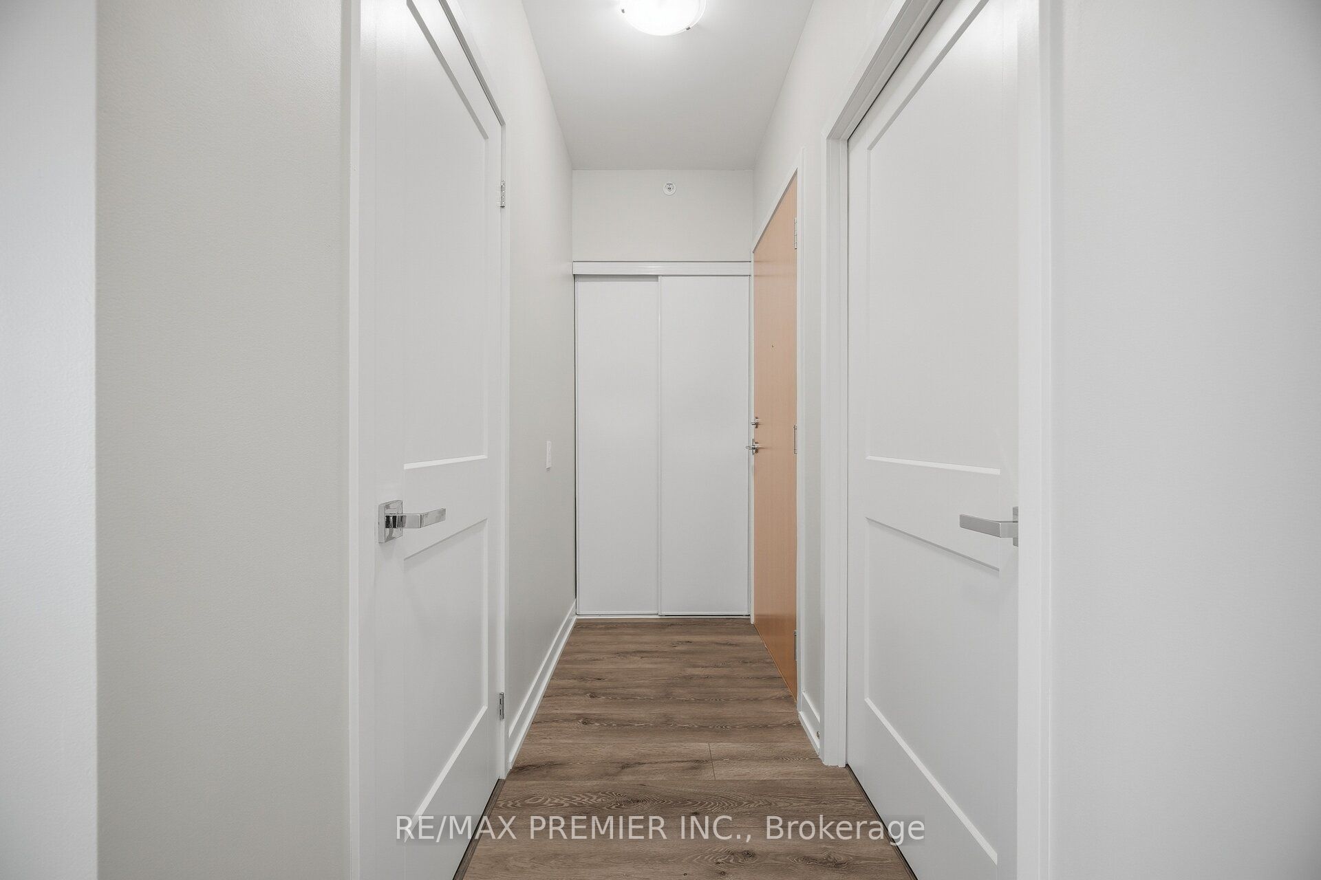 1787 St. Clair Avenue W 610 Property Photo 8