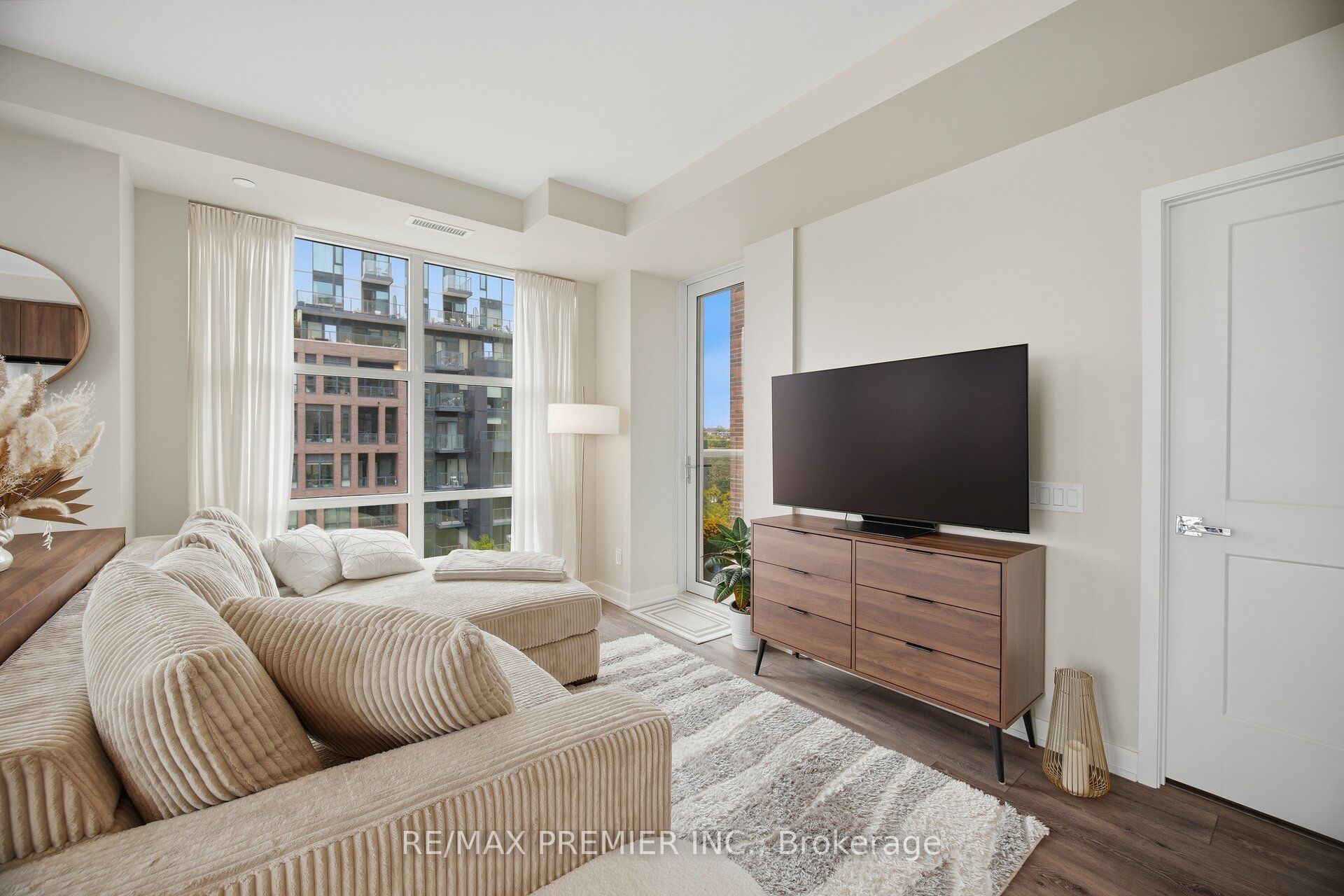 1787 St. Clair Avenue W 610 Property Photo 10