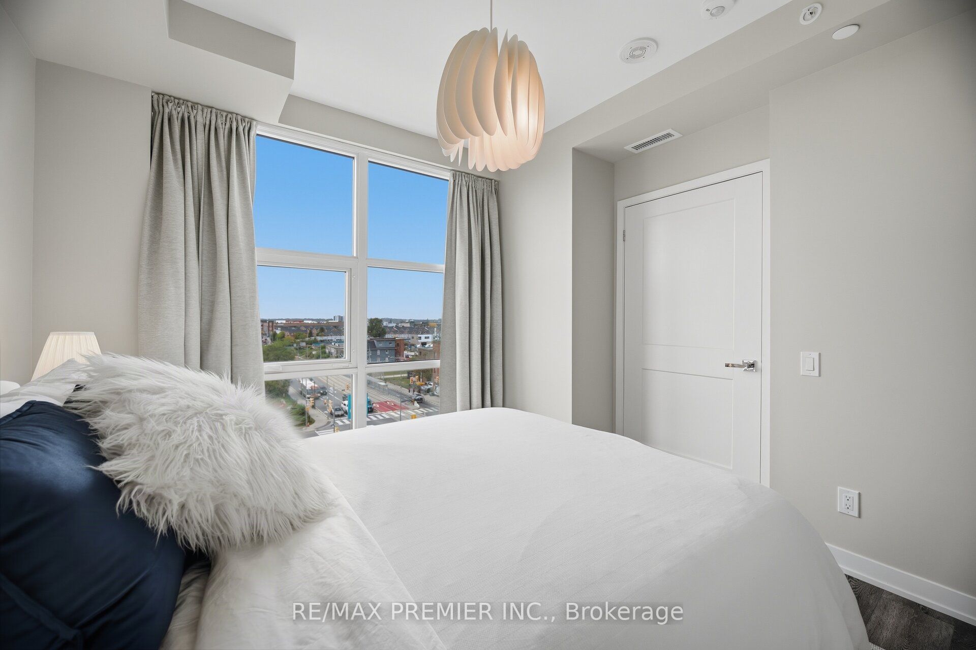 1787 St. Clair Avenue W 610 Property Photo 18