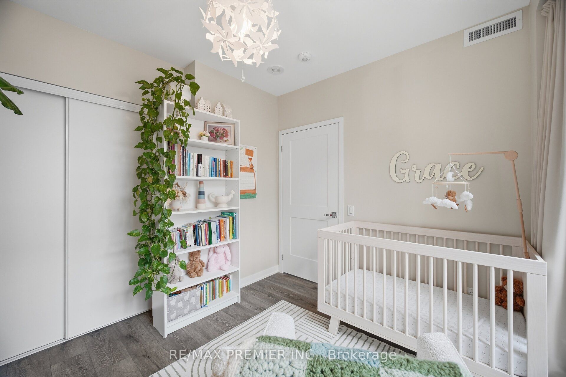 1787 St. Clair Avenue W 610 Property Photo 24