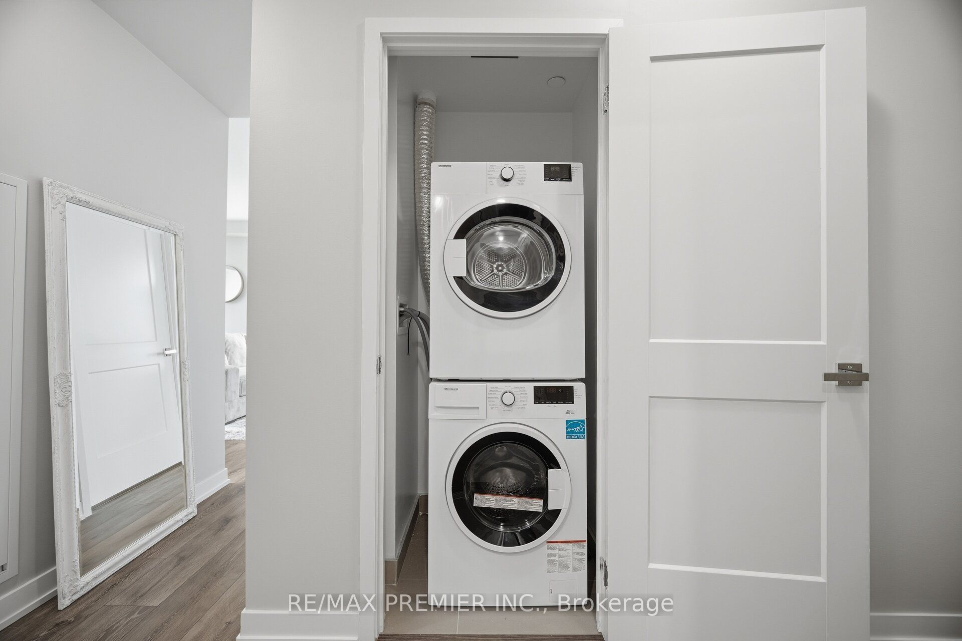 1787 St. Clair Avenue W 610 Property Photo 26