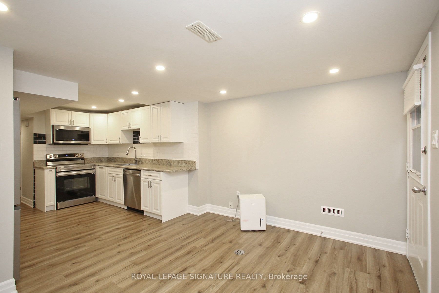 10 Armstrong Street Property Photo 8