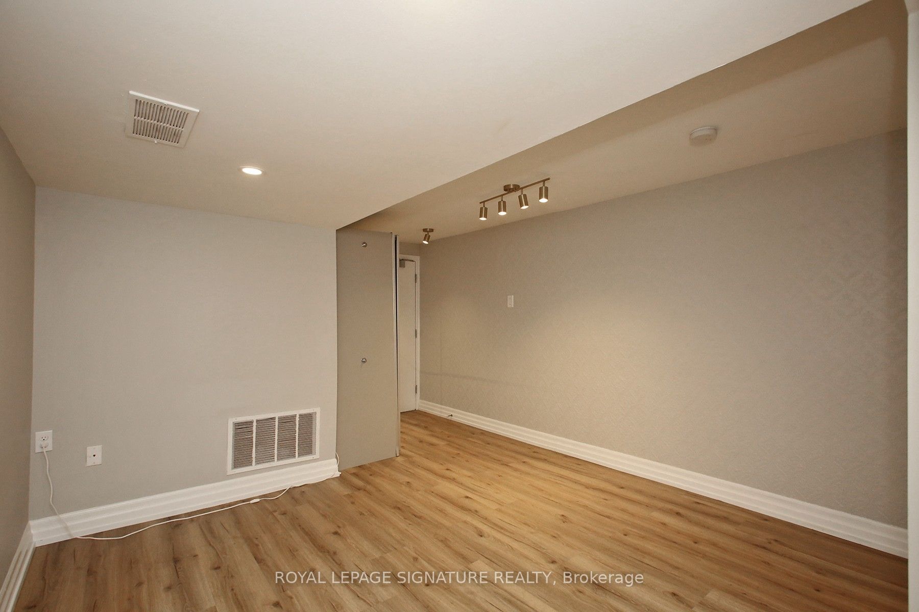 10 Armstrong Street Property Photo 13