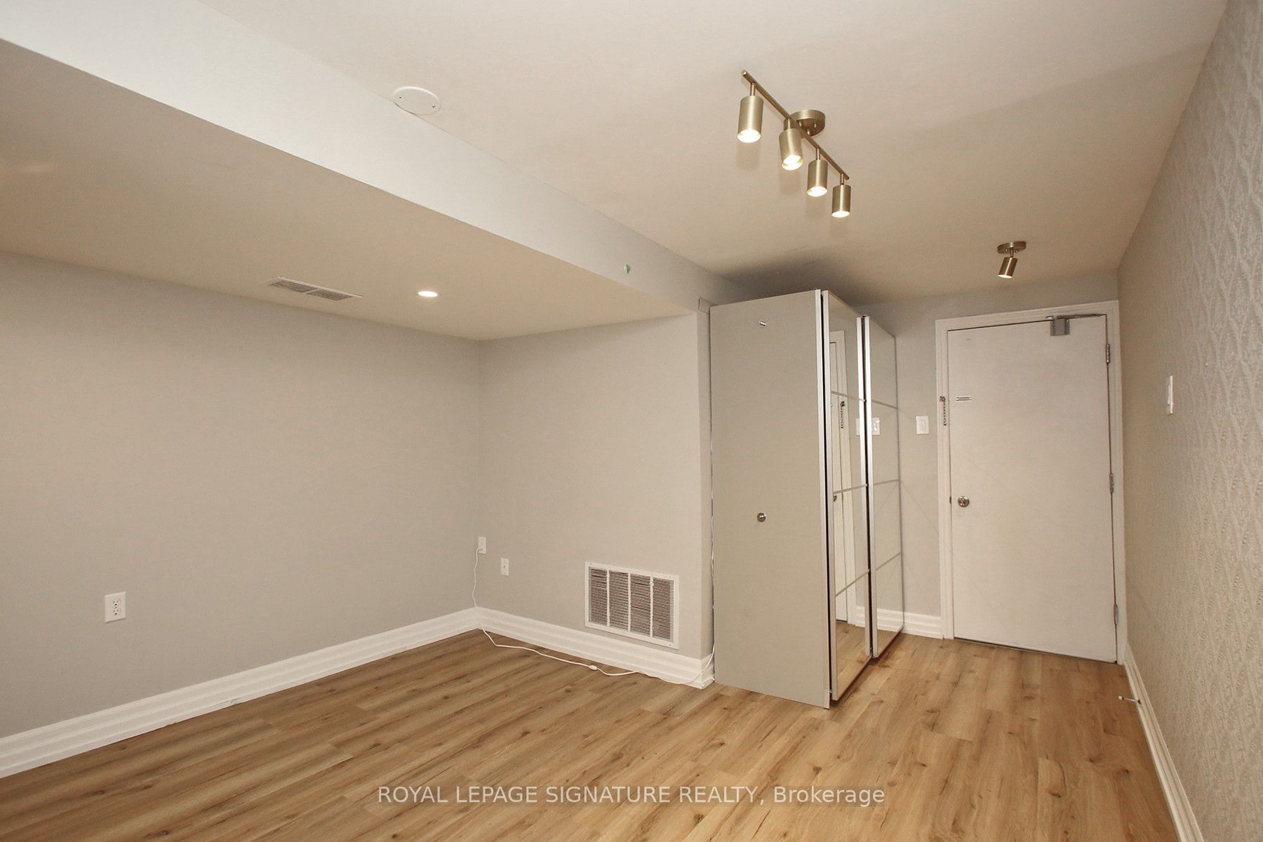 10 Armstrong Street Property Photo 14