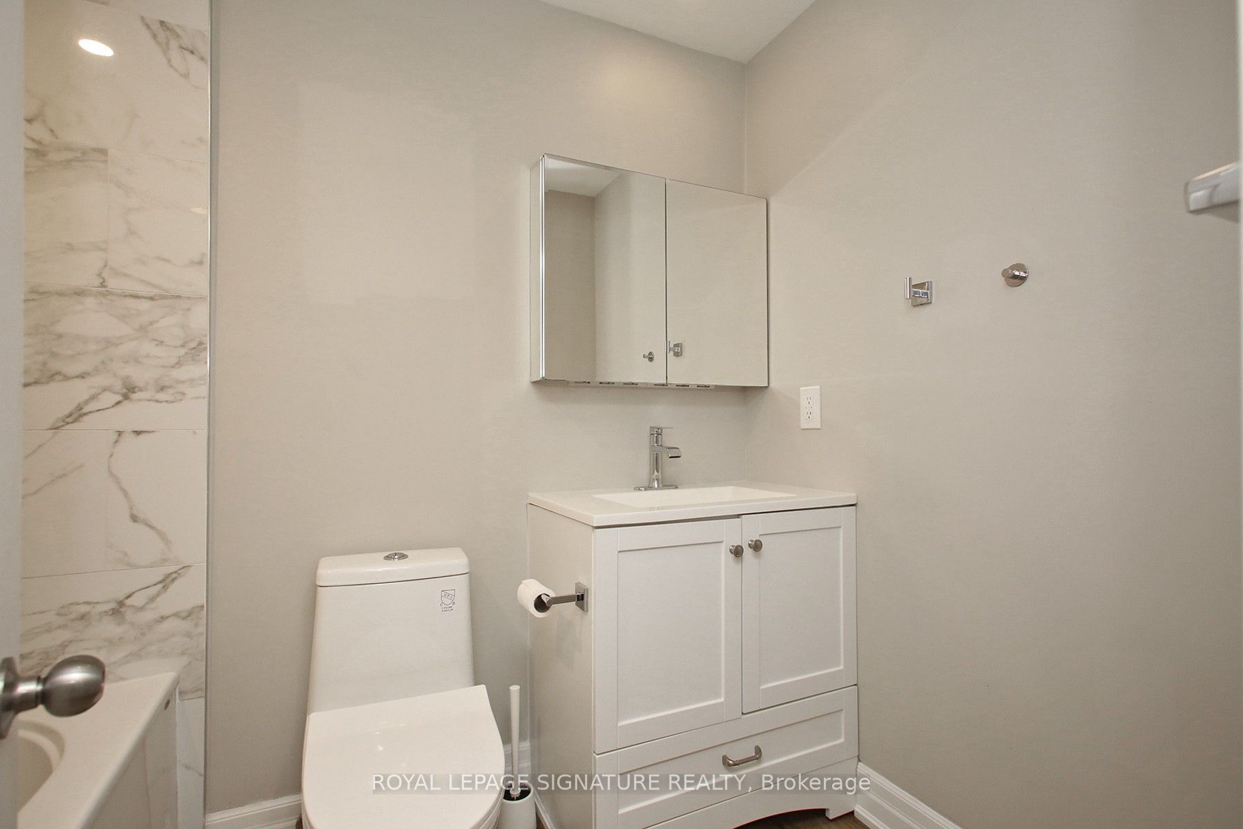 10 Armstrong Street Property Photo 15