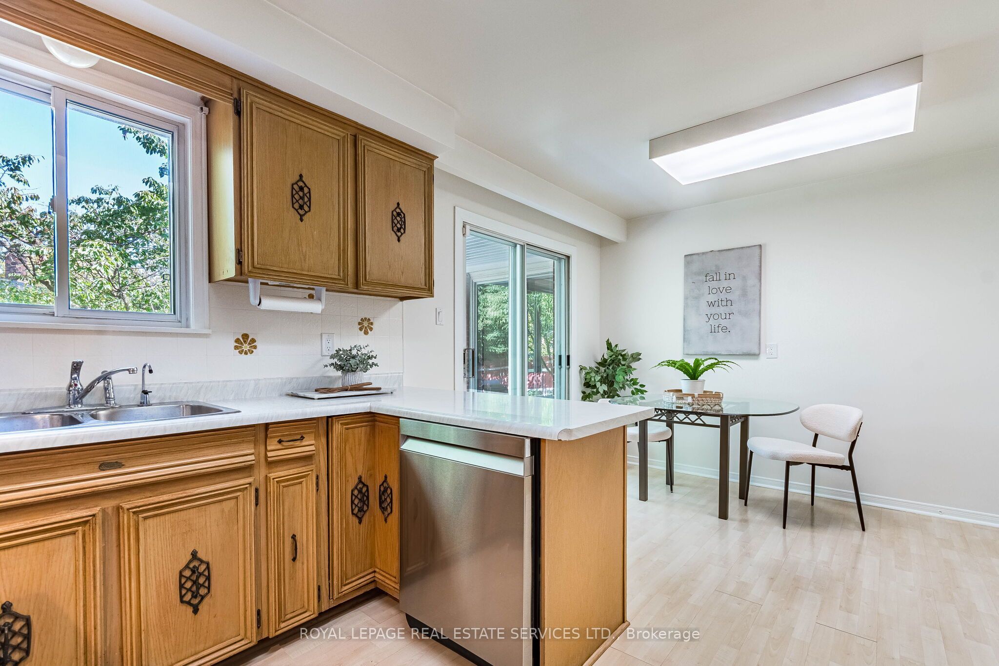 213 The Kingsway Property Photo 10