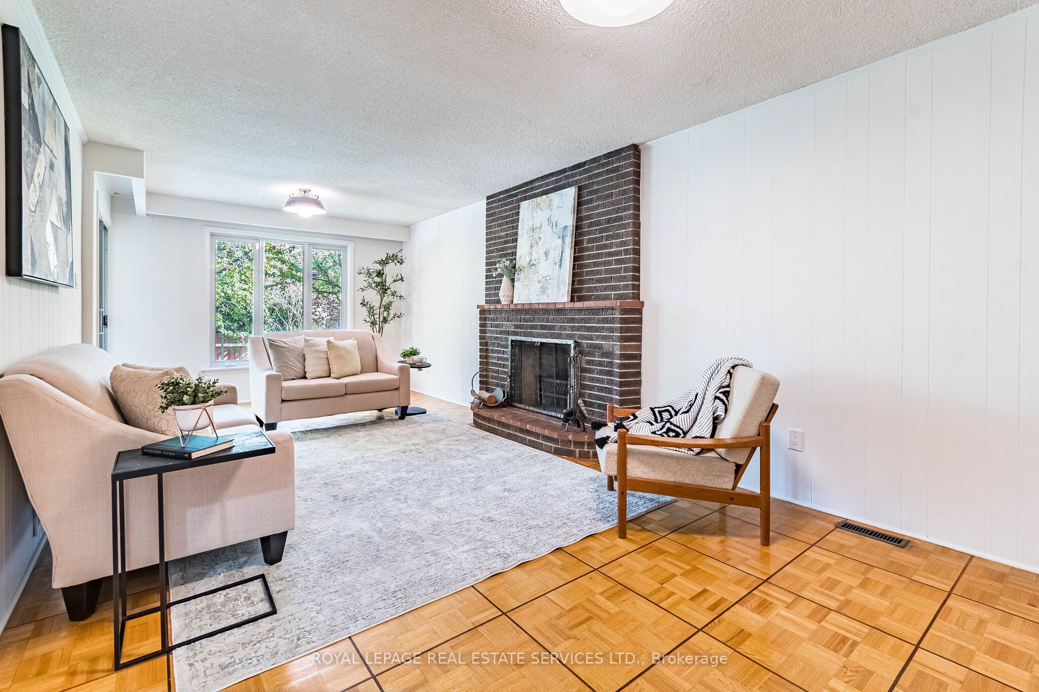 213 The Kingsway Property Photo 12