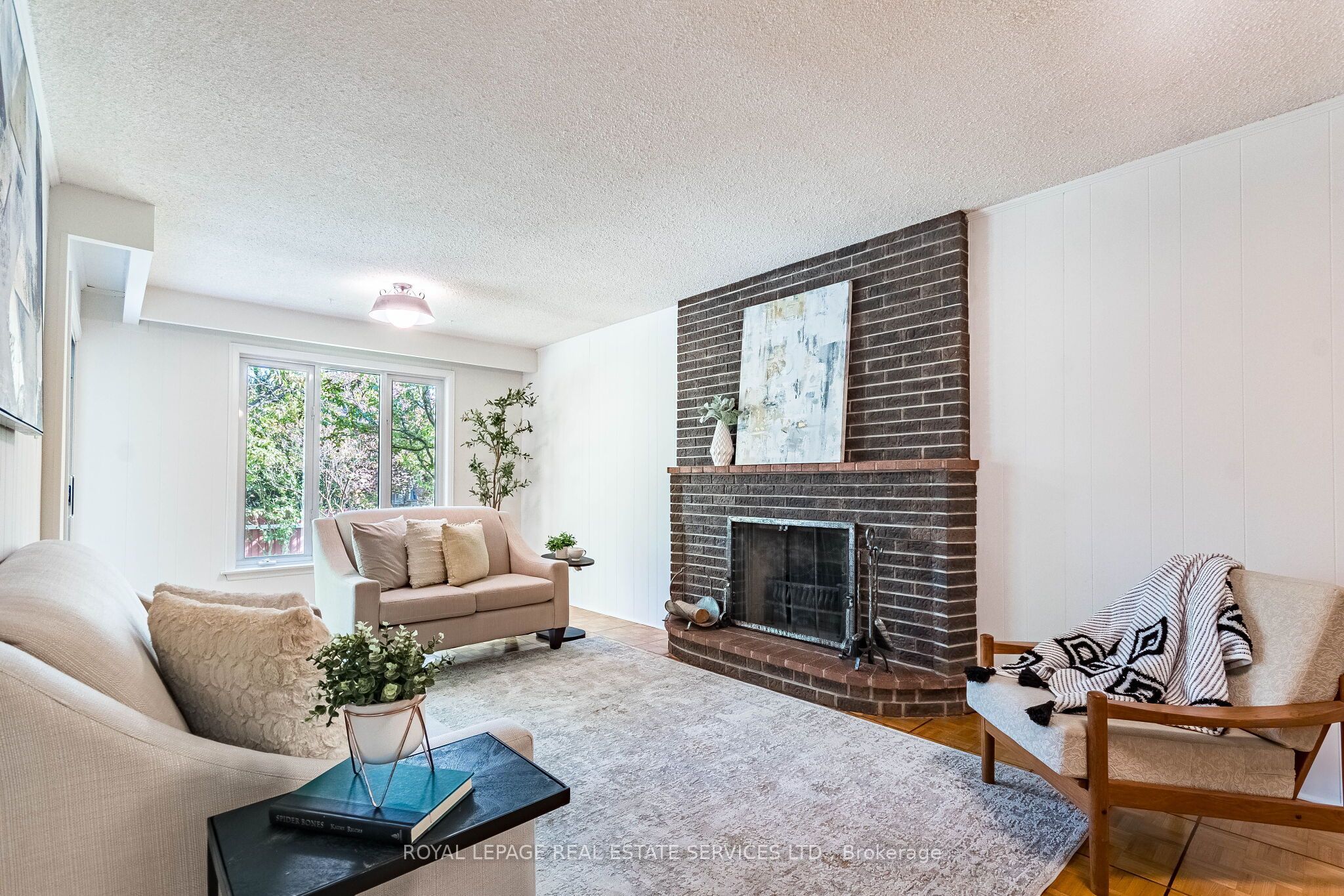 213 The Kingsway Property Photo 13