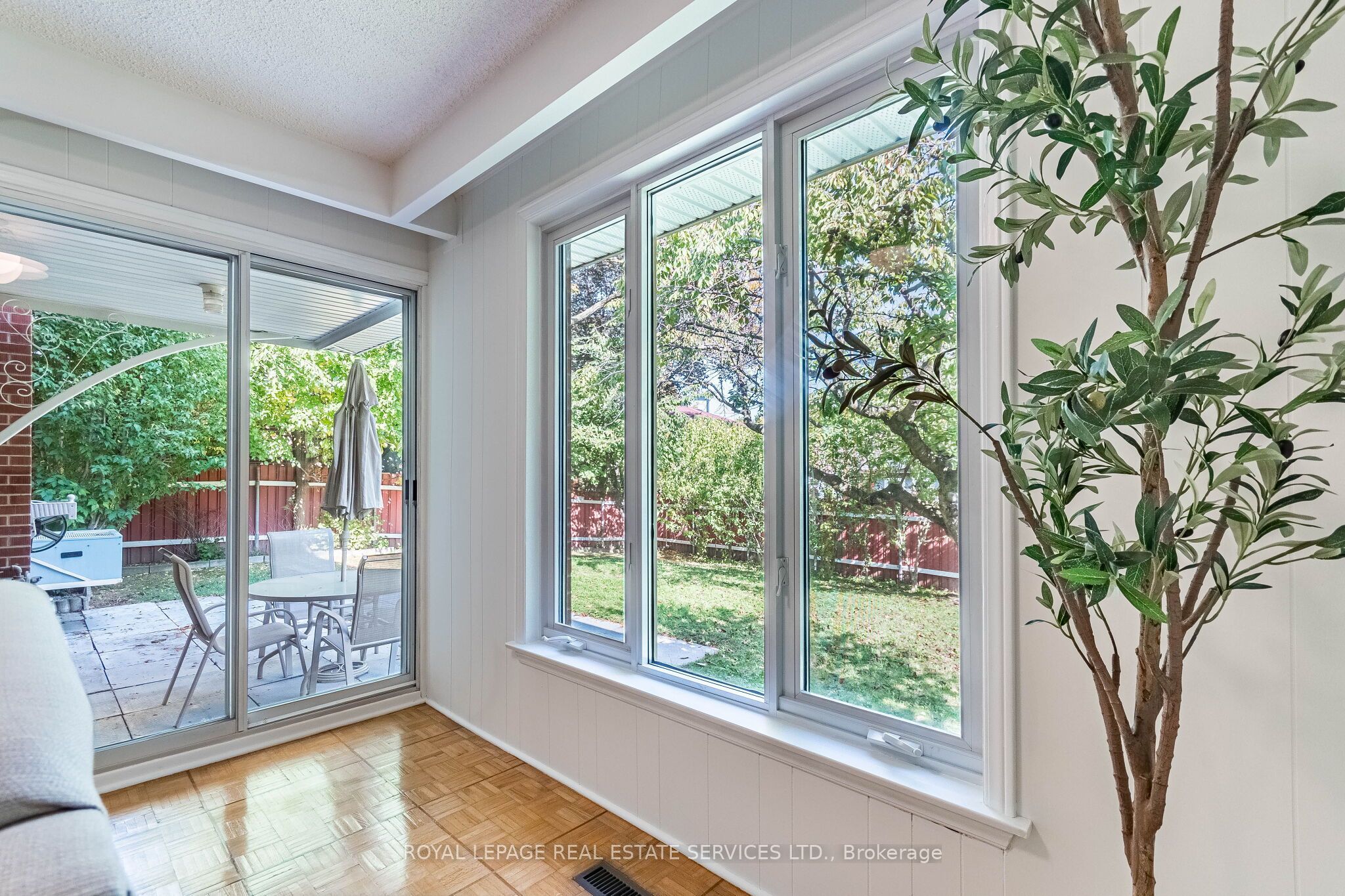 213 The Kingsway Property Photo 14