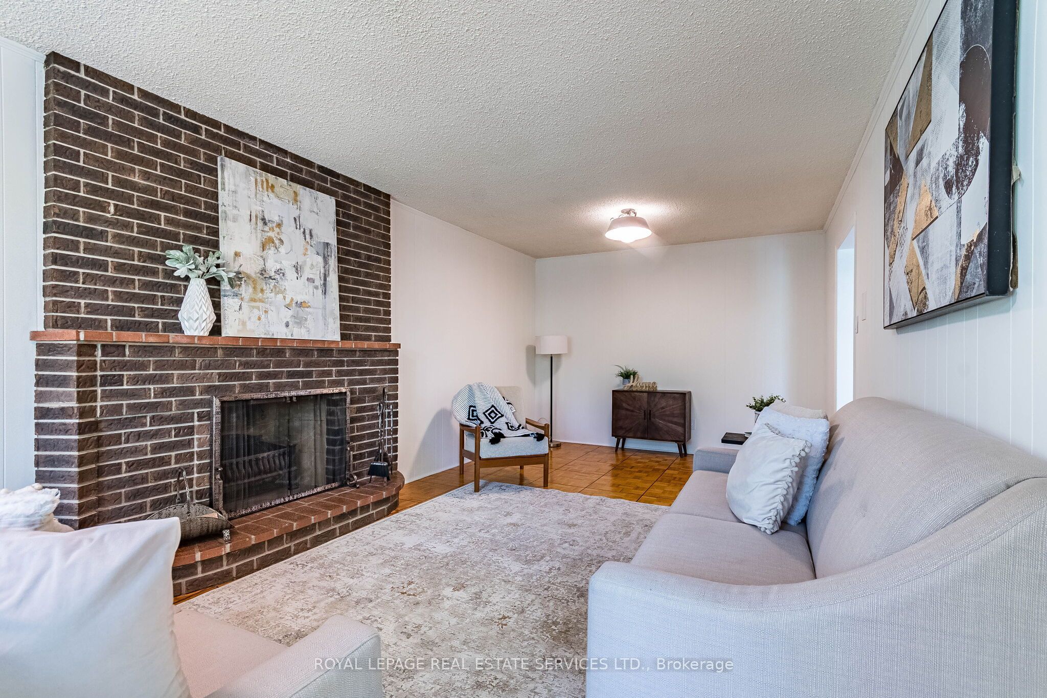 213 The Kingsway Property Photo 15