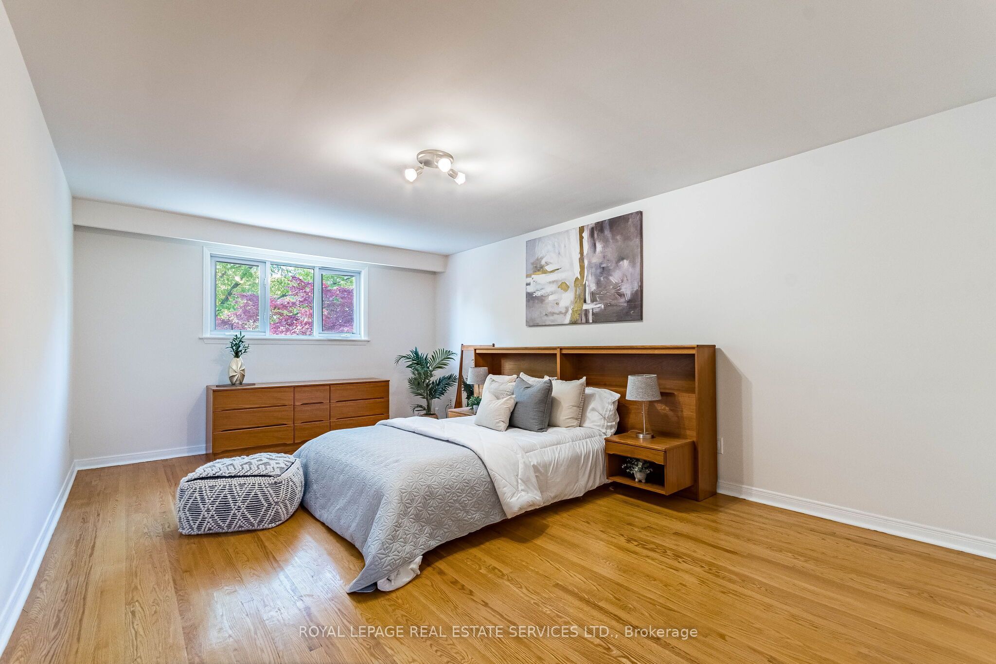 213 The Kingsway Property Photo 18