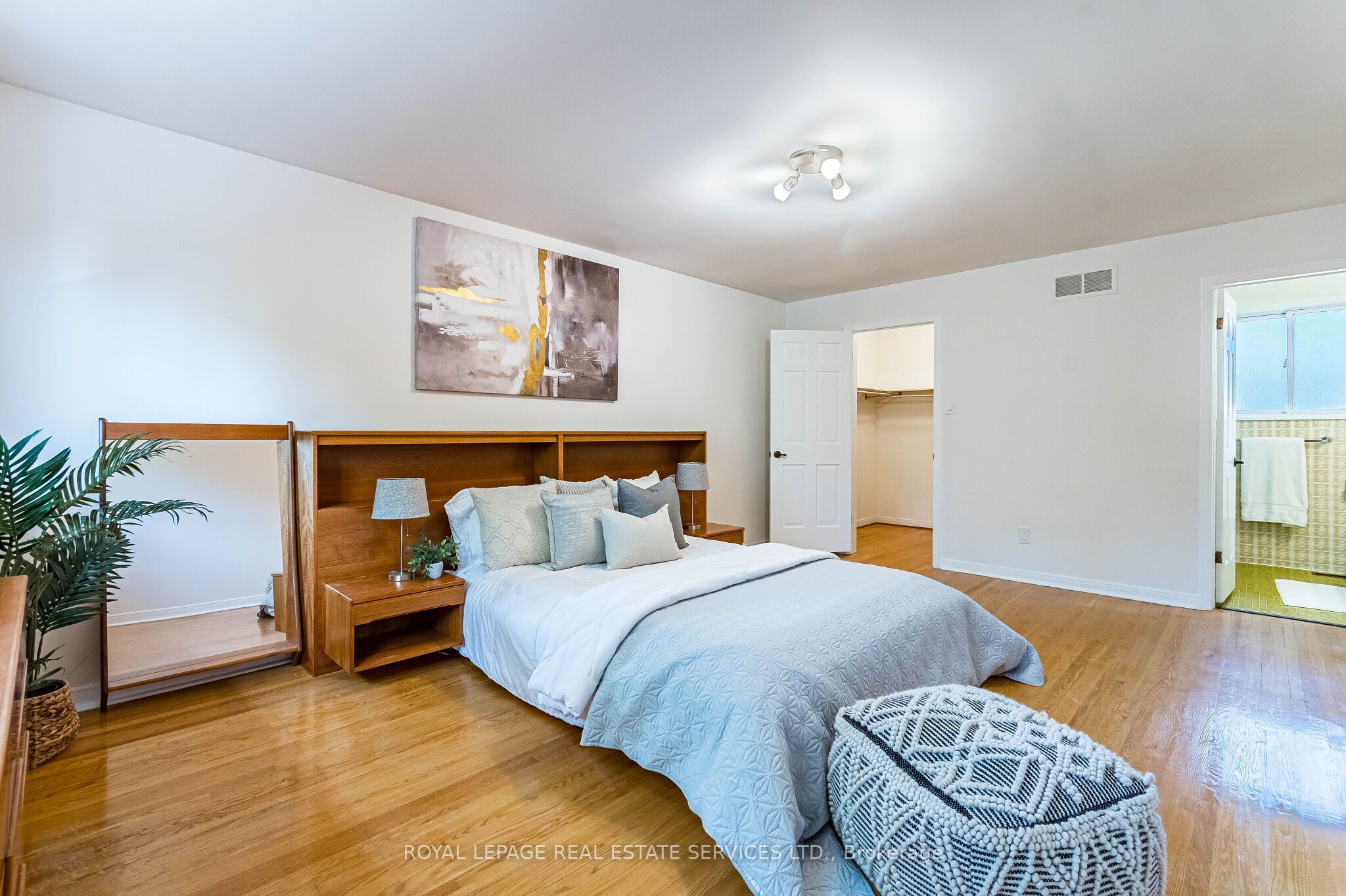 213 The Kingsway Property Photo 19