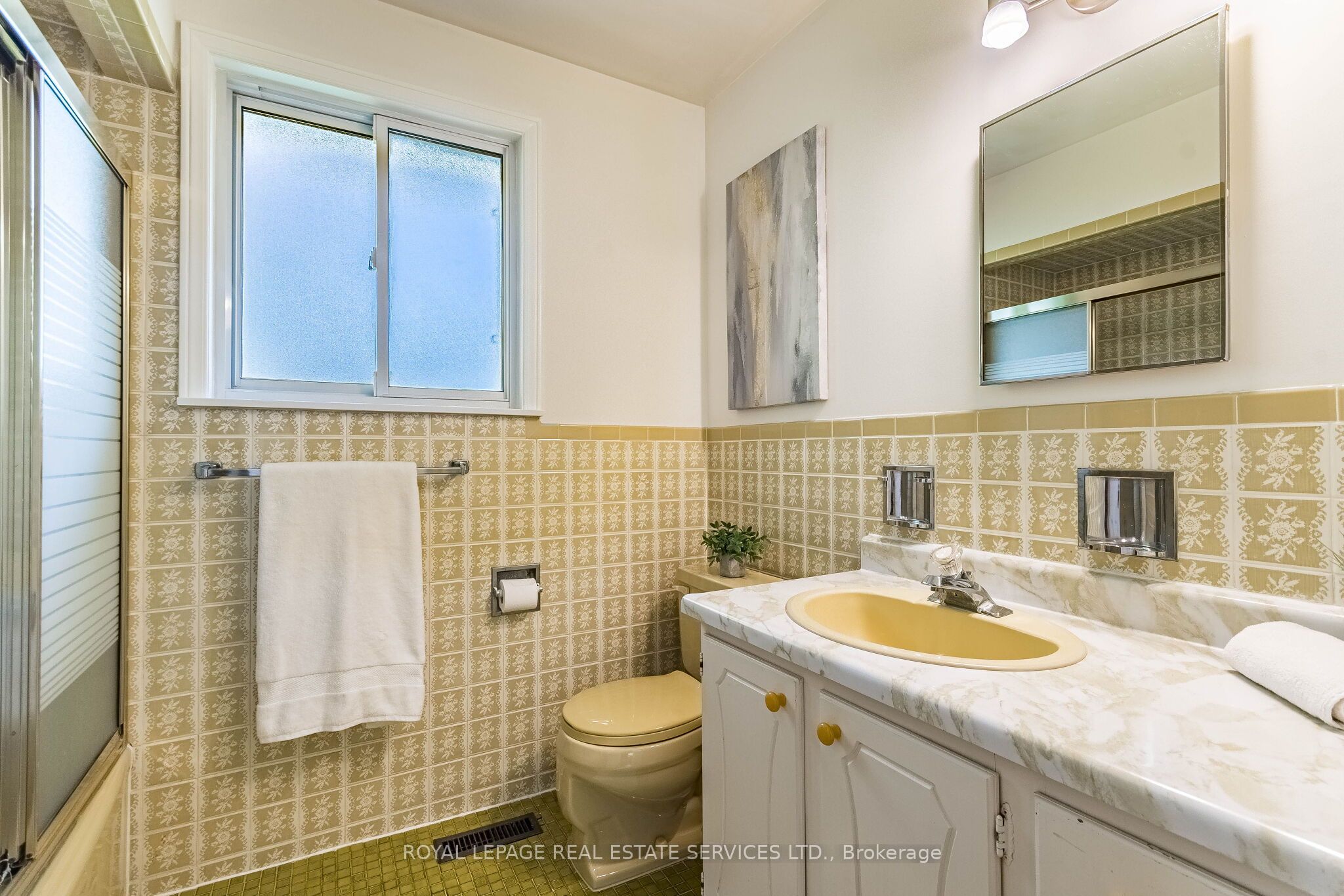 213 The Kingsway Property Photo 20
