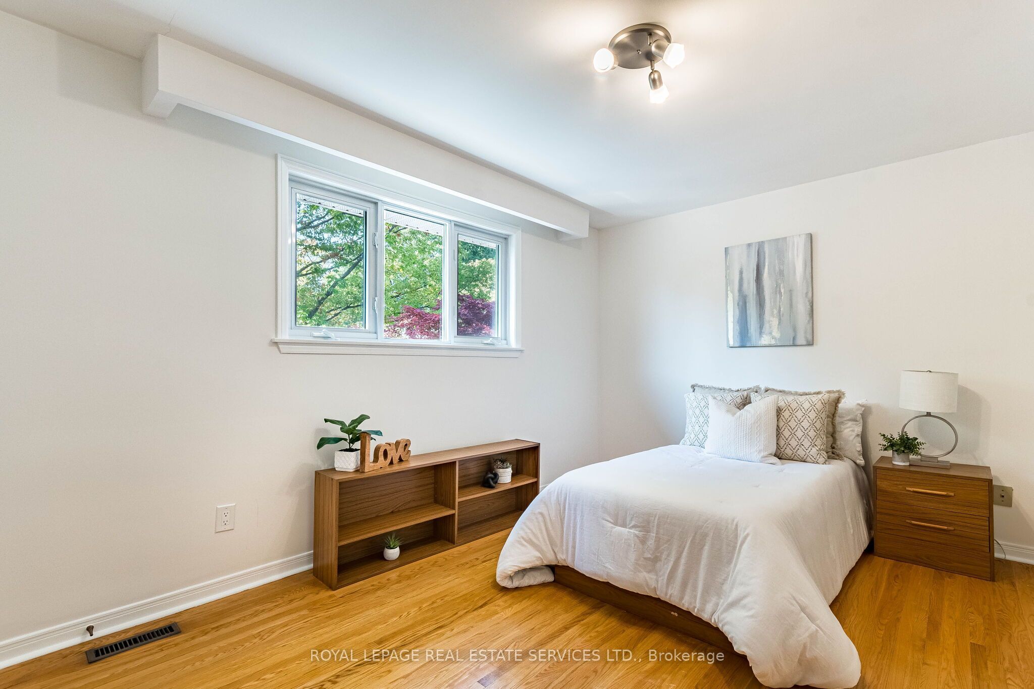 213 The Kingsway Property Photo 23