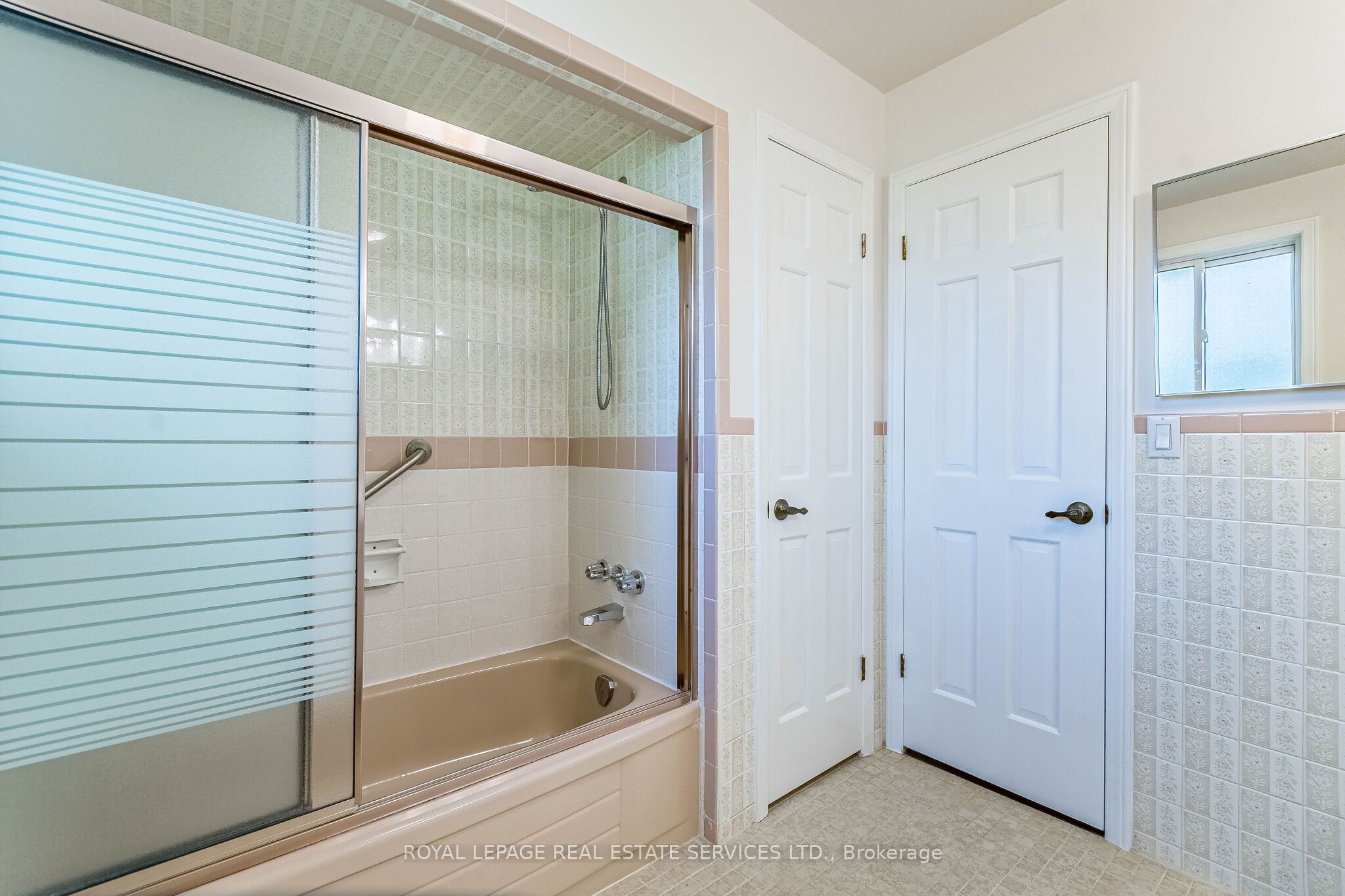 213 The Kingsway Property Photo 25