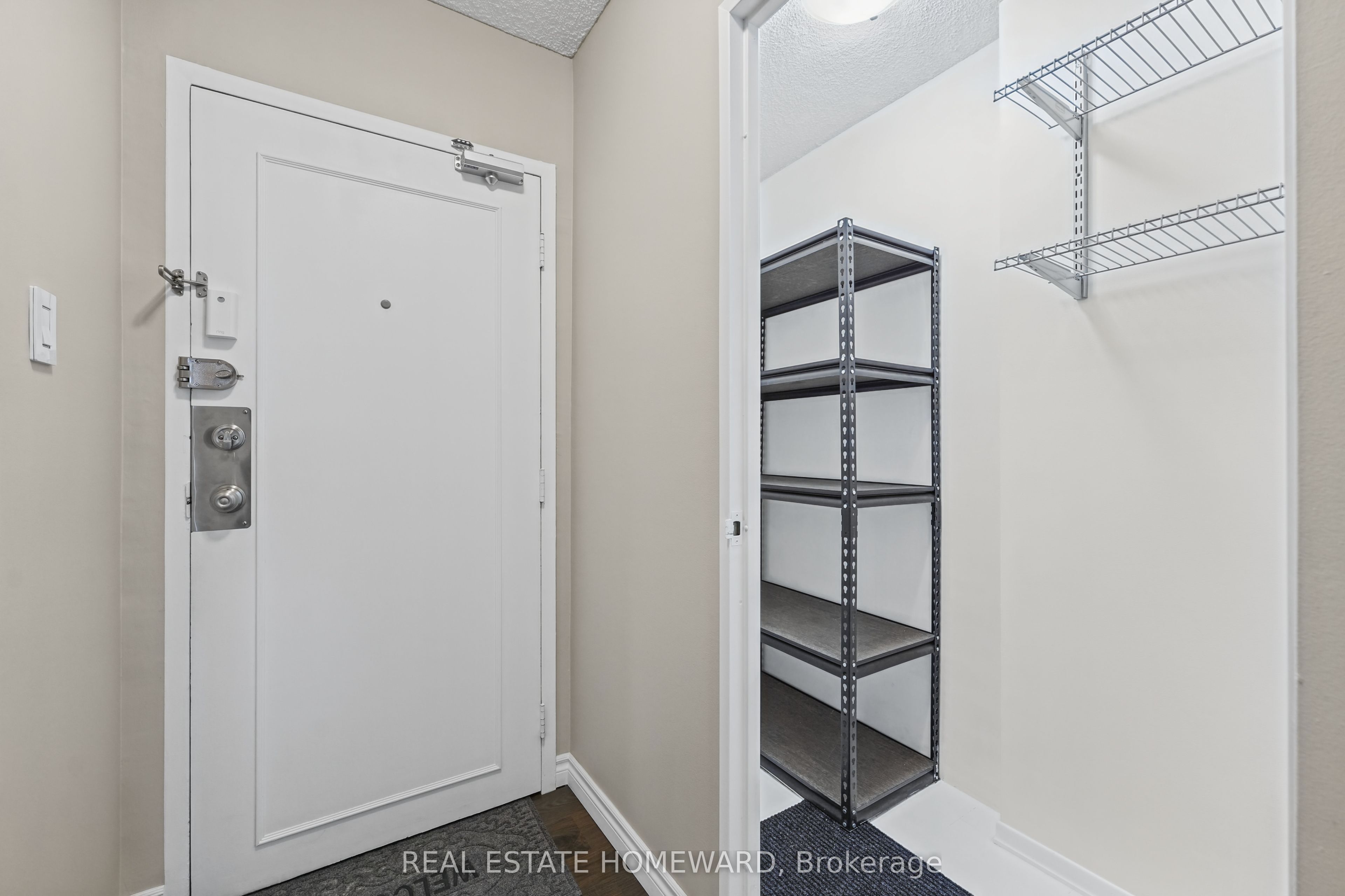 966 Inverhouse Drive 1507 Property Photo 4