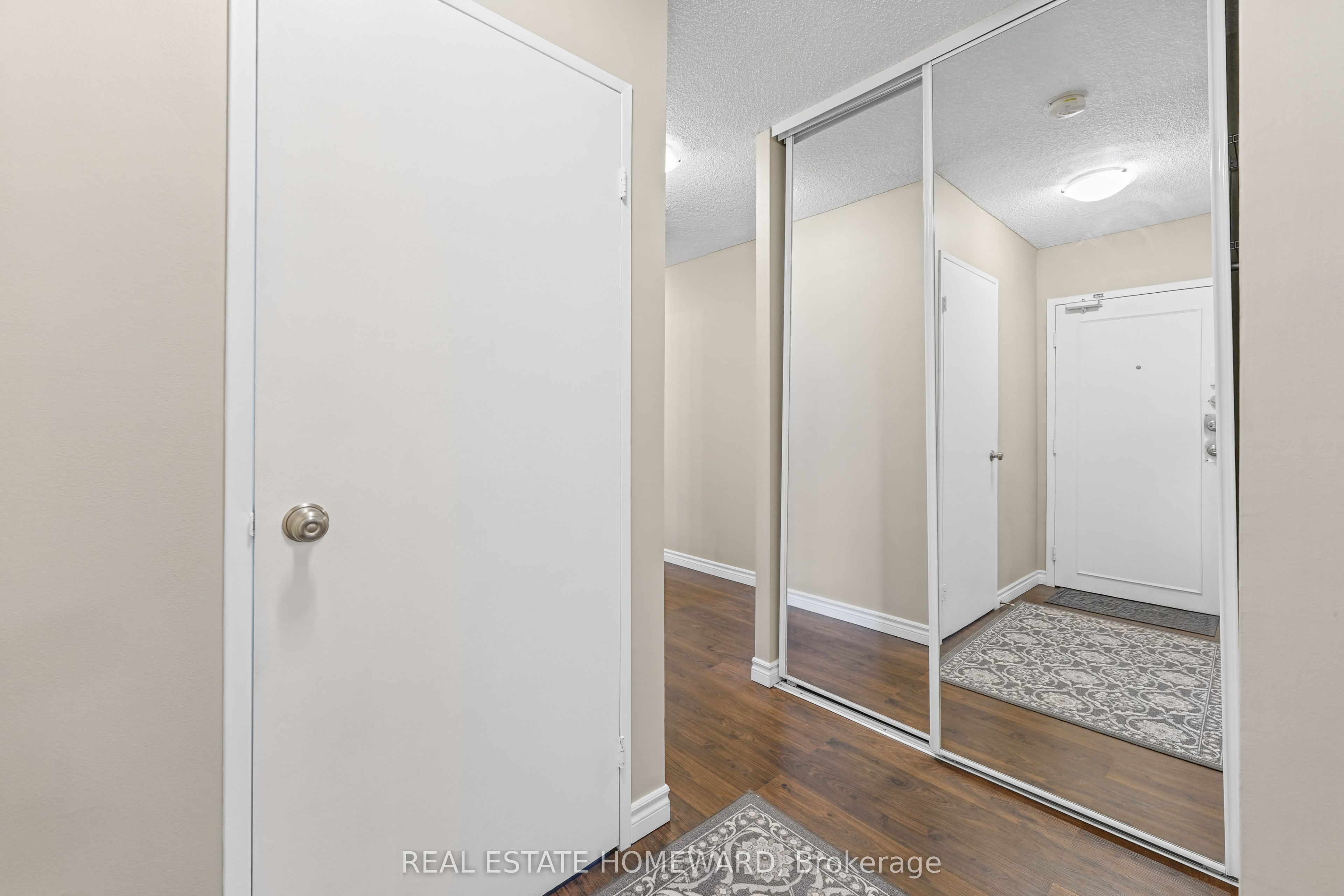 966 Inverhouse Drive 1507 Property Photo 5