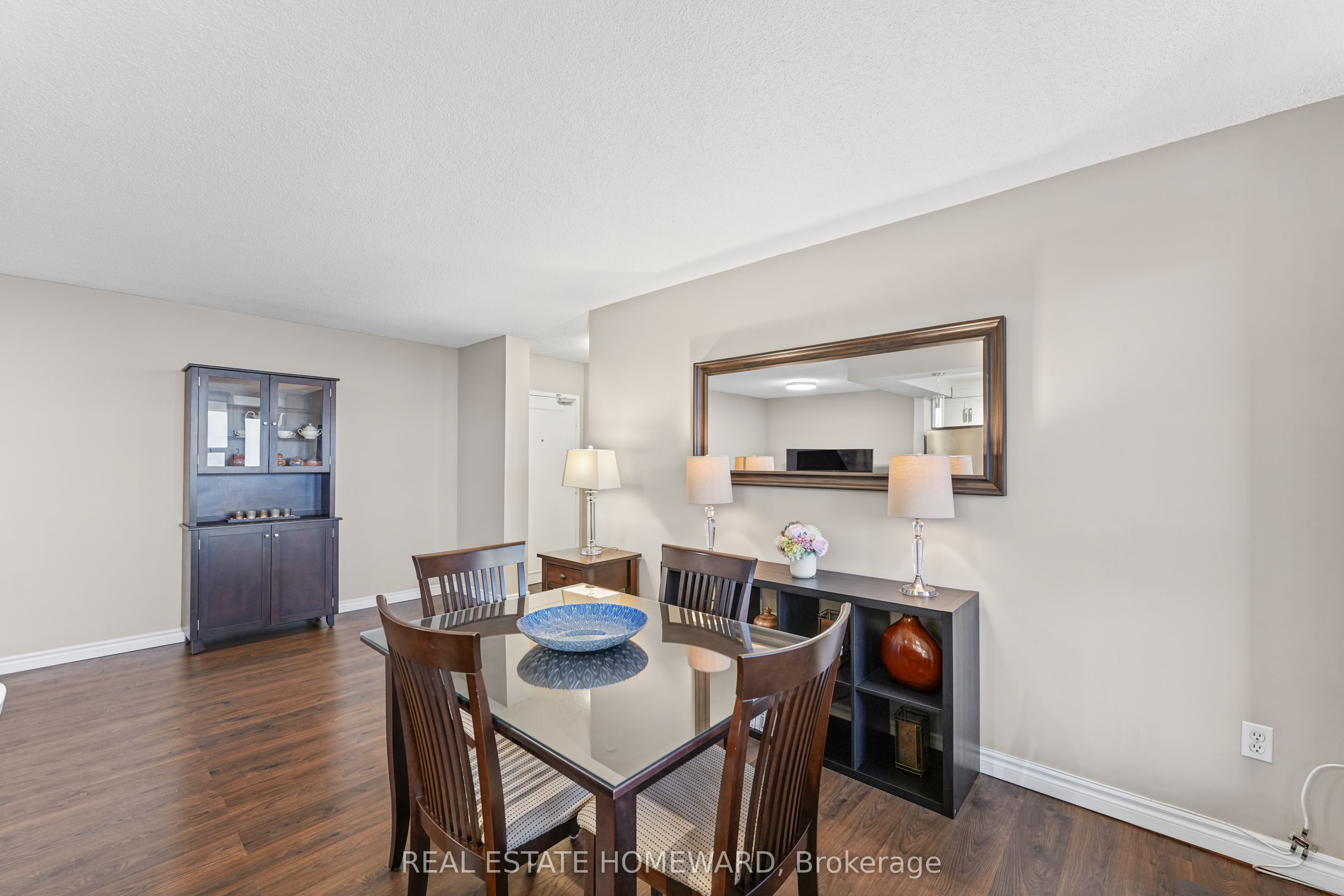 966 Inverhouse Drive 1507 Property Photo 12