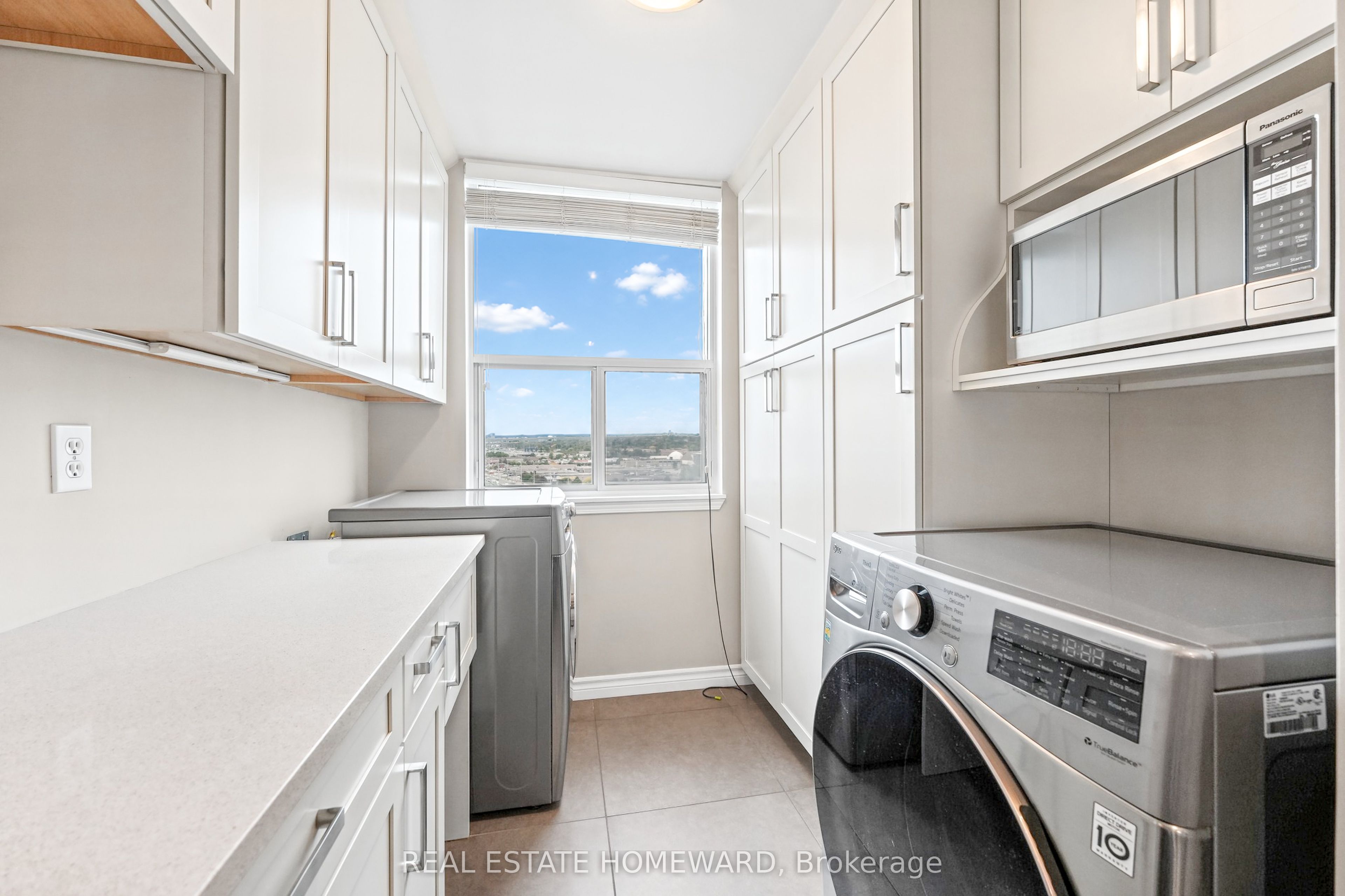 966 Inverhouse Drive 1507 Property Photo 18