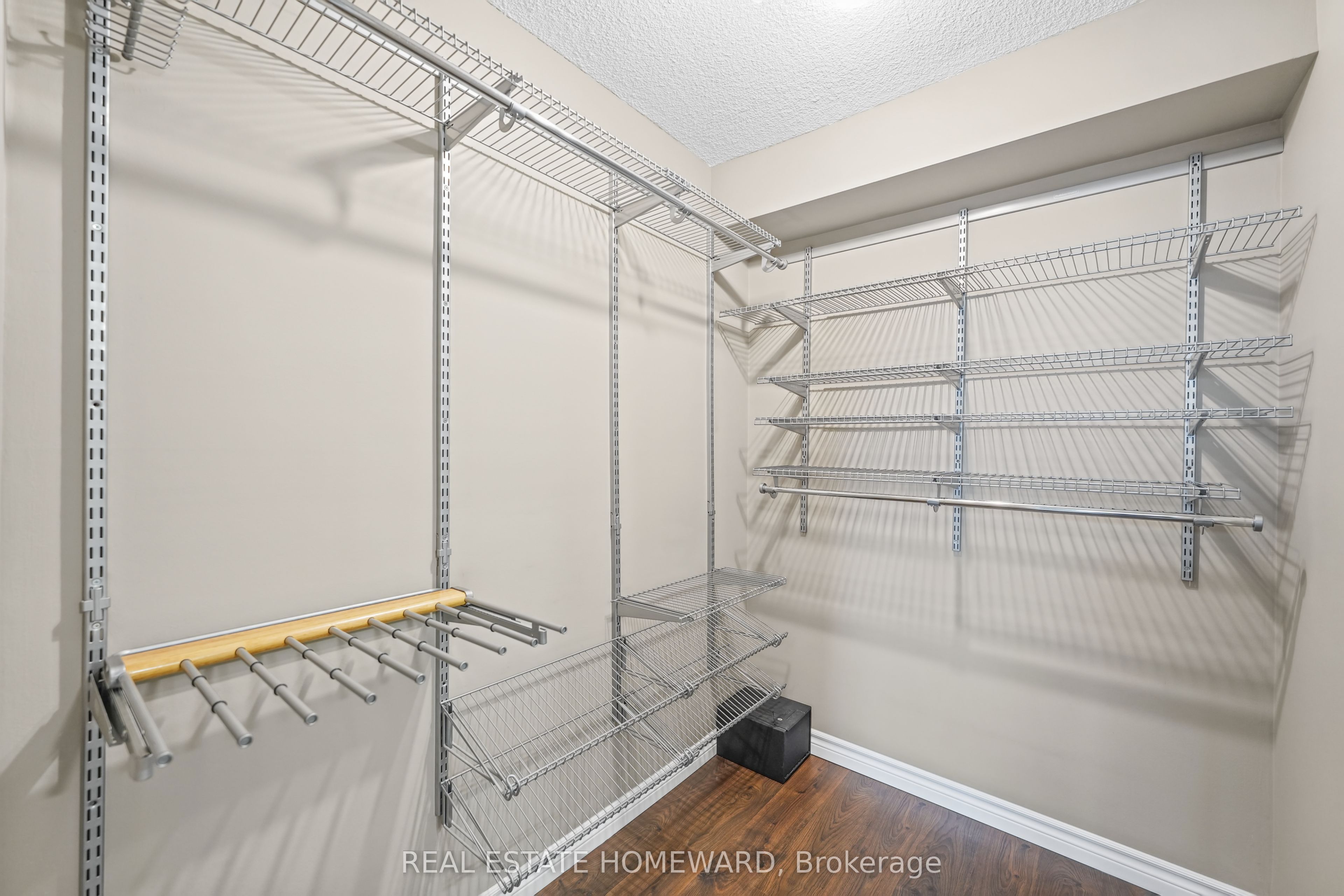 966 Inverhouse Drive 1507 Property Photo 28