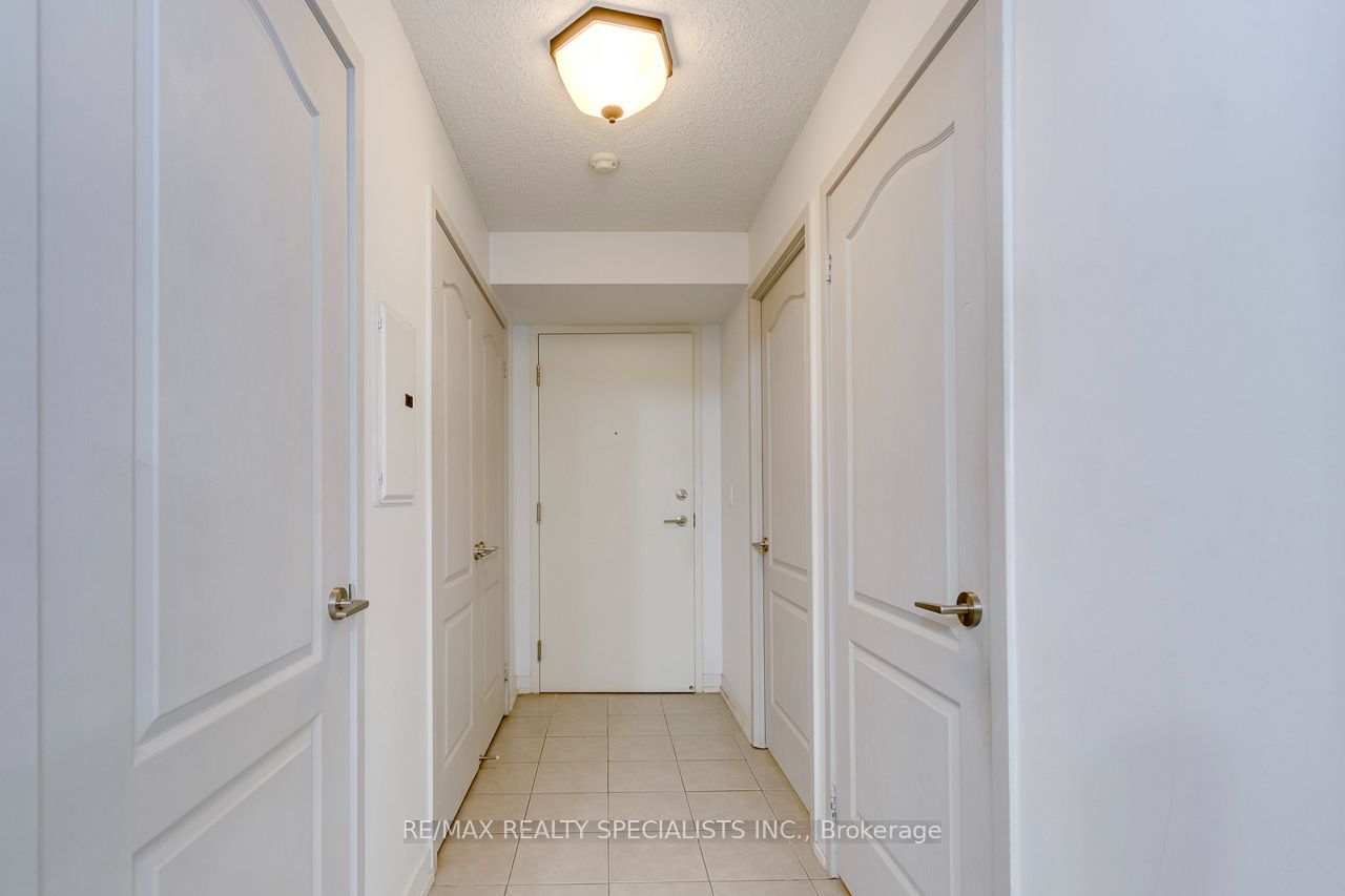 812 Landsdowne Avenue 103 Property Photo 5