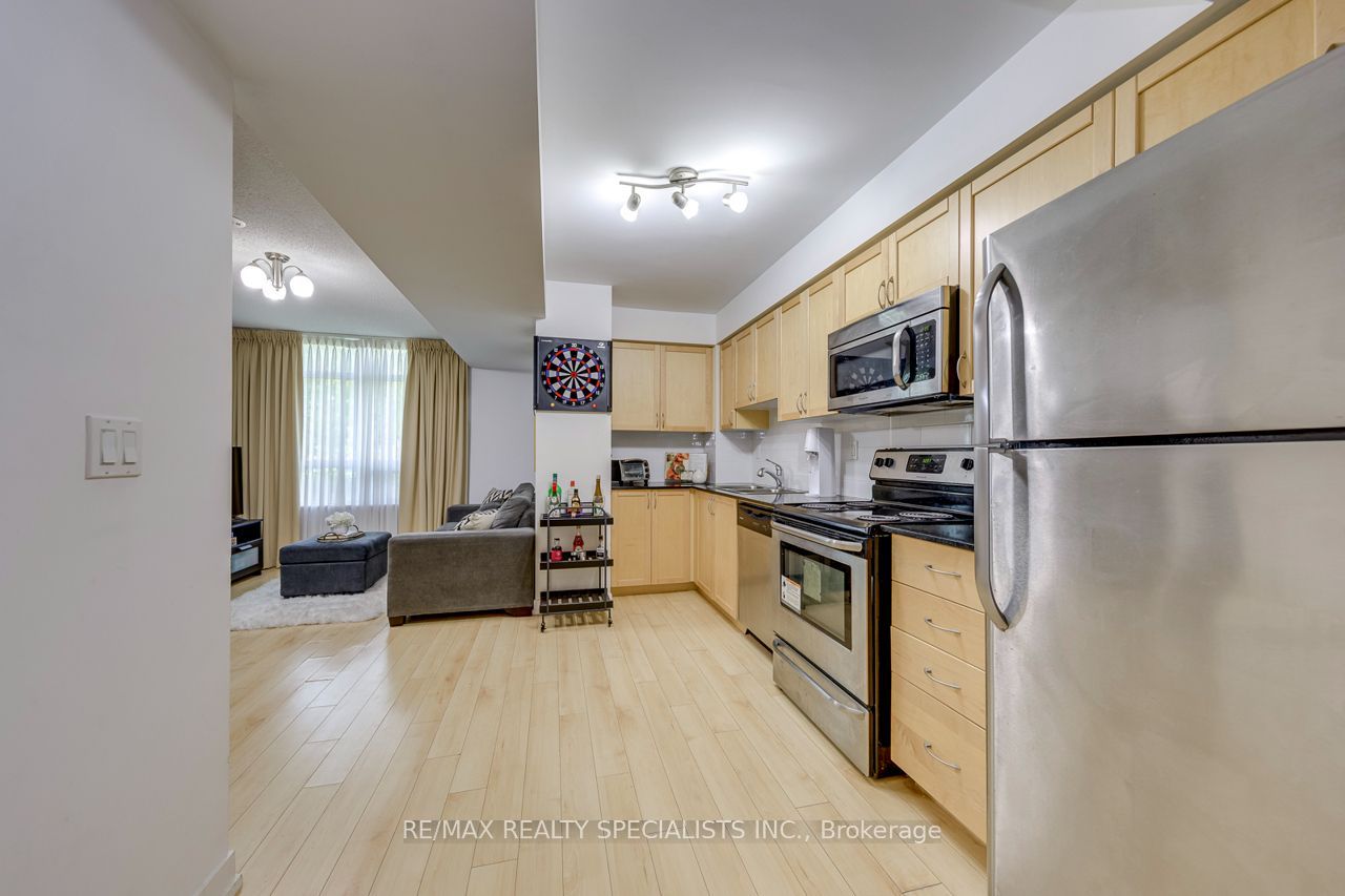 812 Landsdowne Avenue 103 Property Photo 6