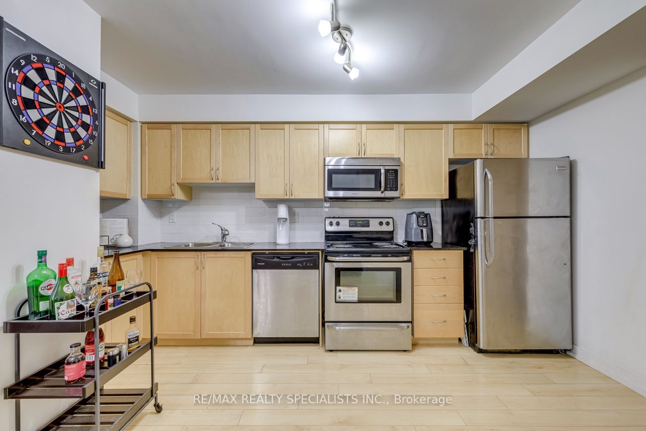 812 Landsdowne Avenue 103 Property Photo 8