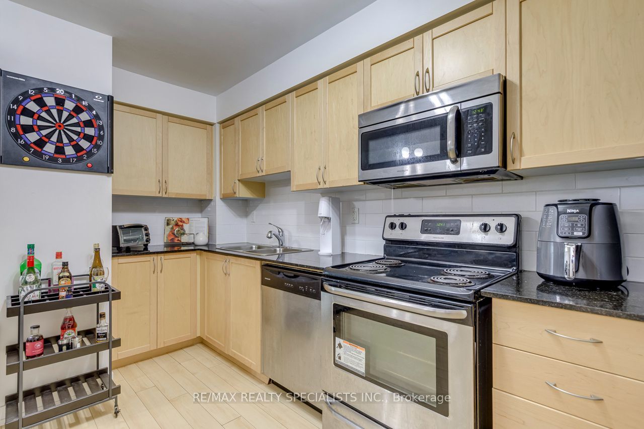 812 Landsdowne Avenue 103 Property Photo 9