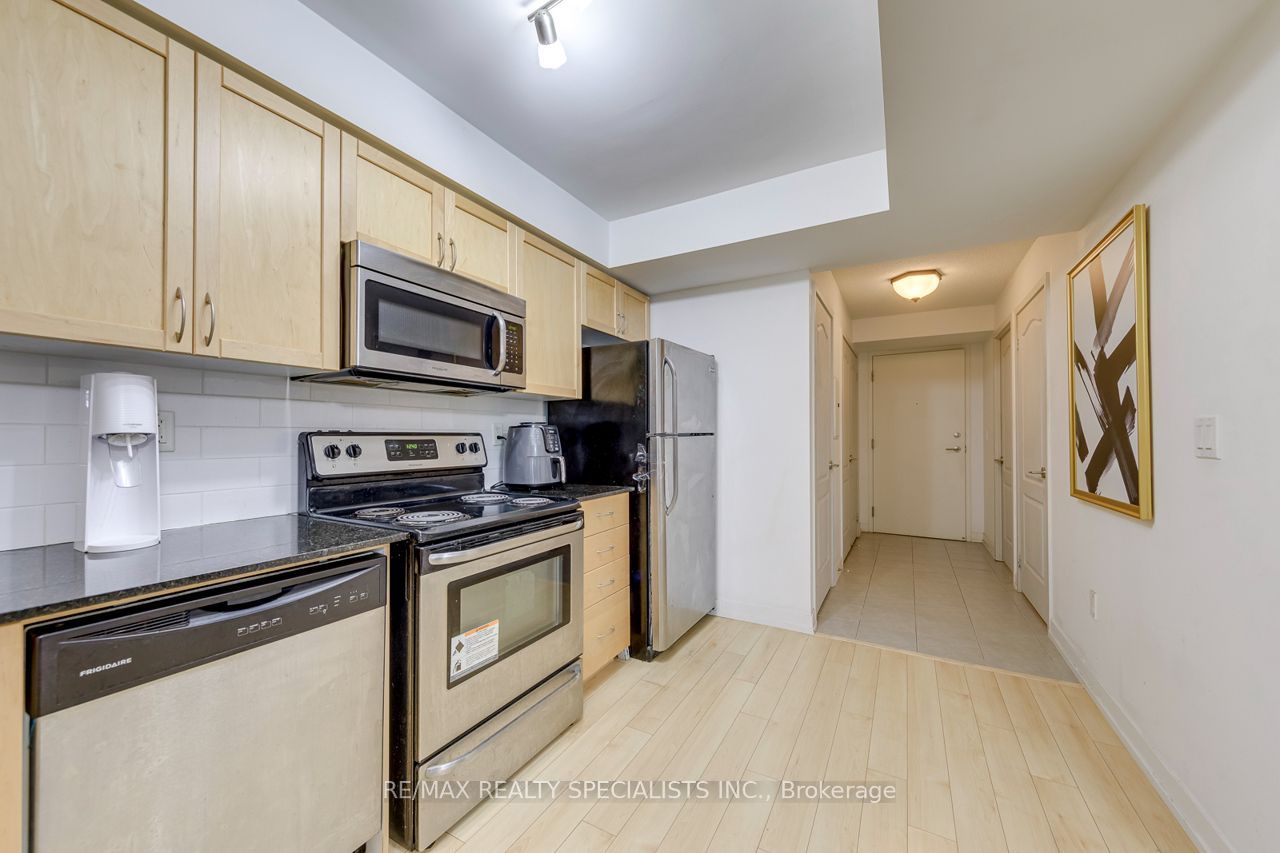 812 Landsdowne Avenue 103 Property Photo 10