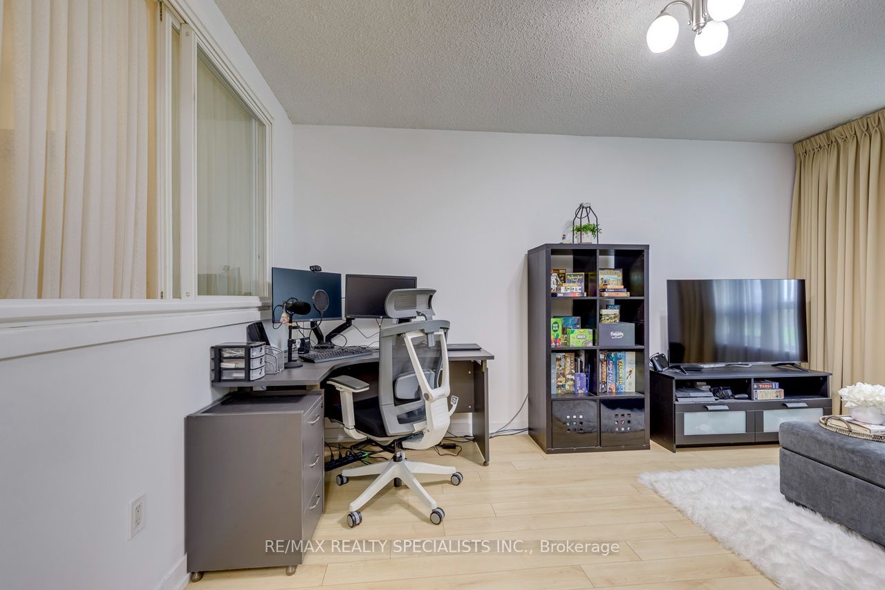 812 Landsdowne Avenue 103 Property Photo 12