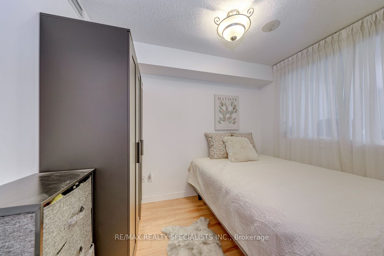 812 Landsdowne Avenue 103 Property Photo 17