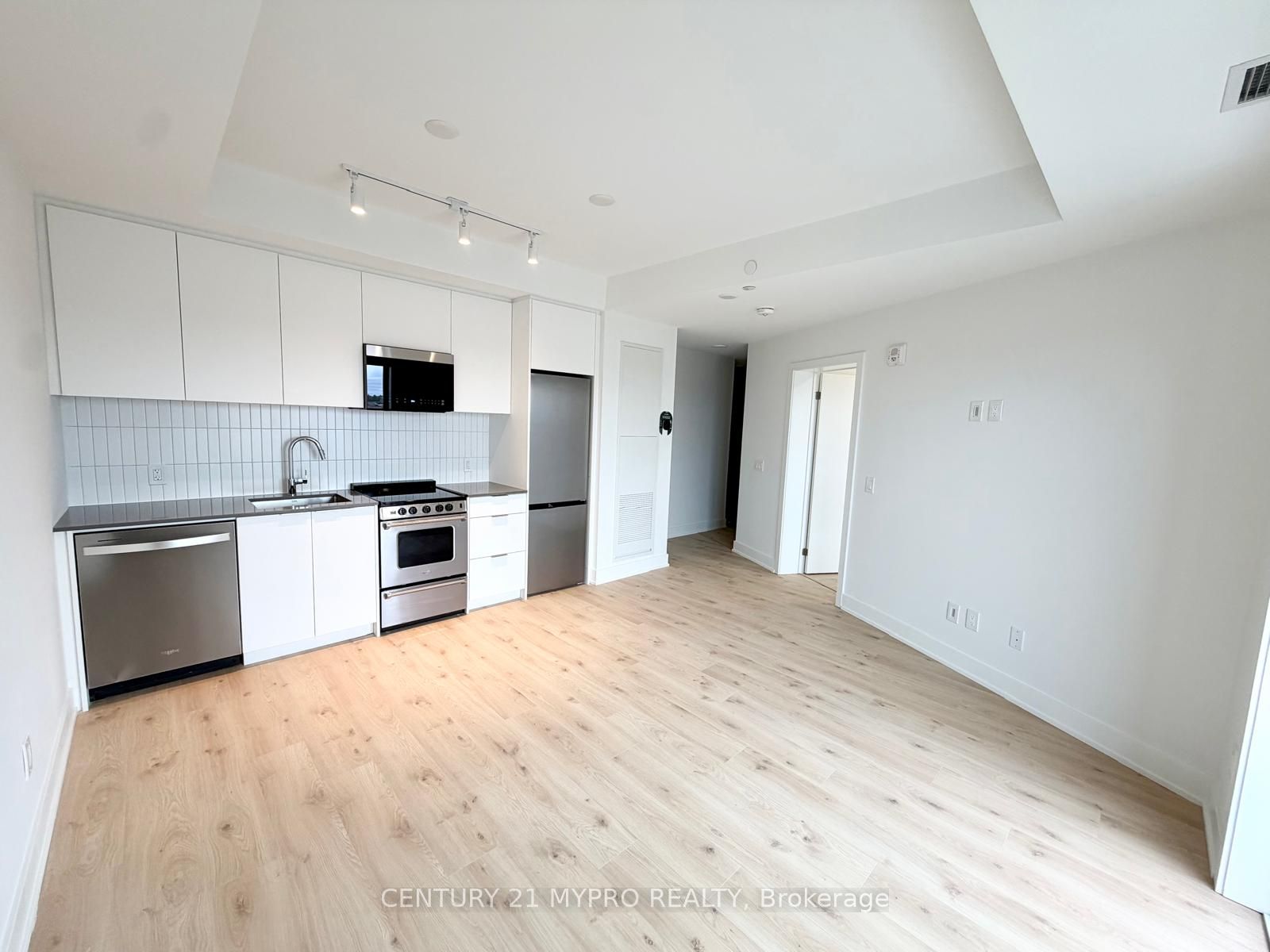 3008 William Cutmore Boulevard 624 Property Photo 1