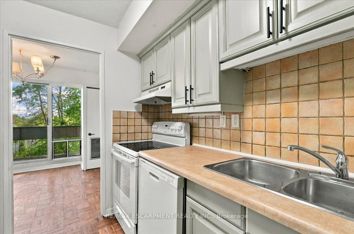 1300 Marlborough Court 322 Property Photo 3